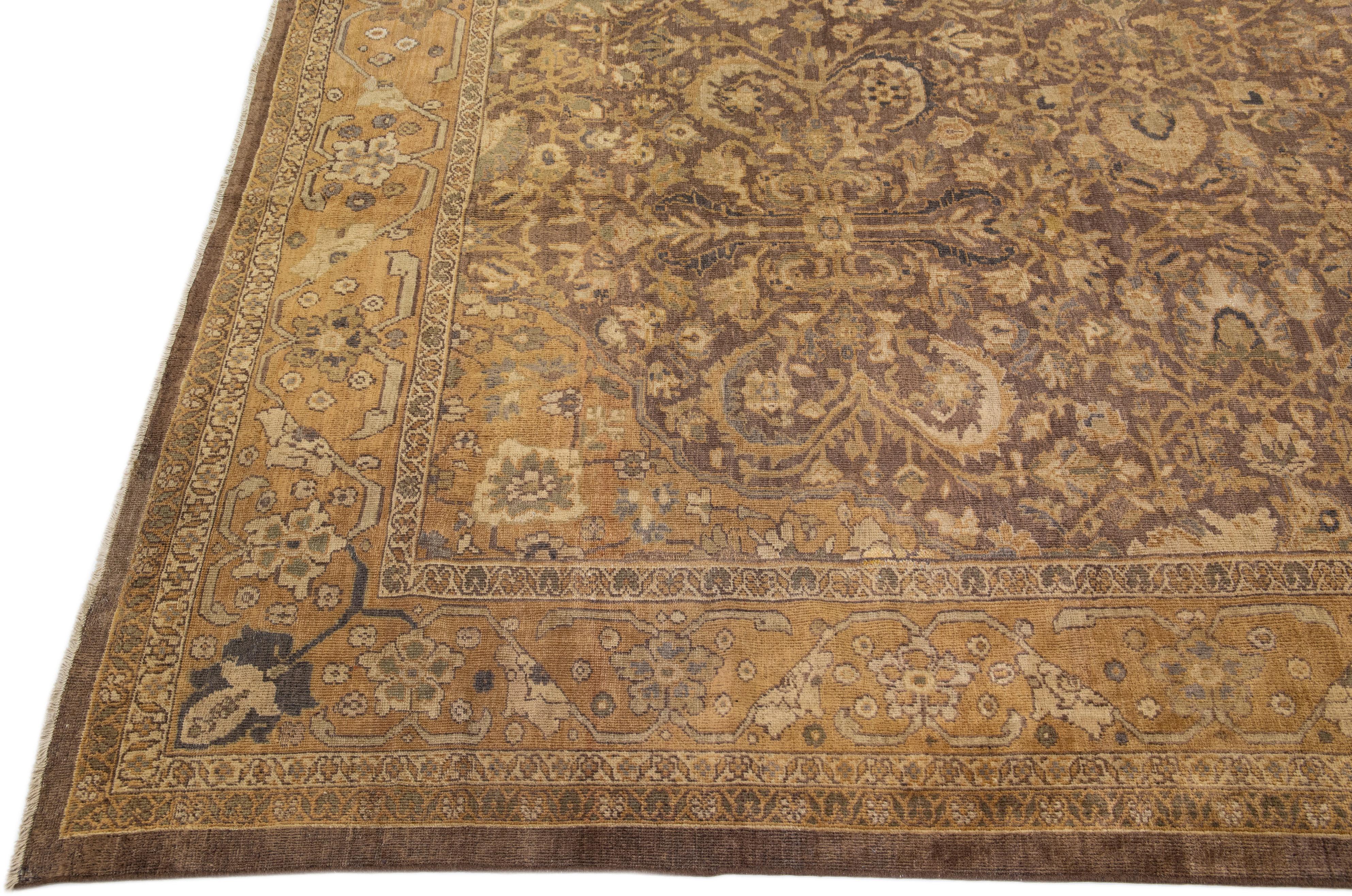 Noué à la main Ancien tapis en laine marron surdimensionné Sultanabad fait à la main à motifs intégraux en vente