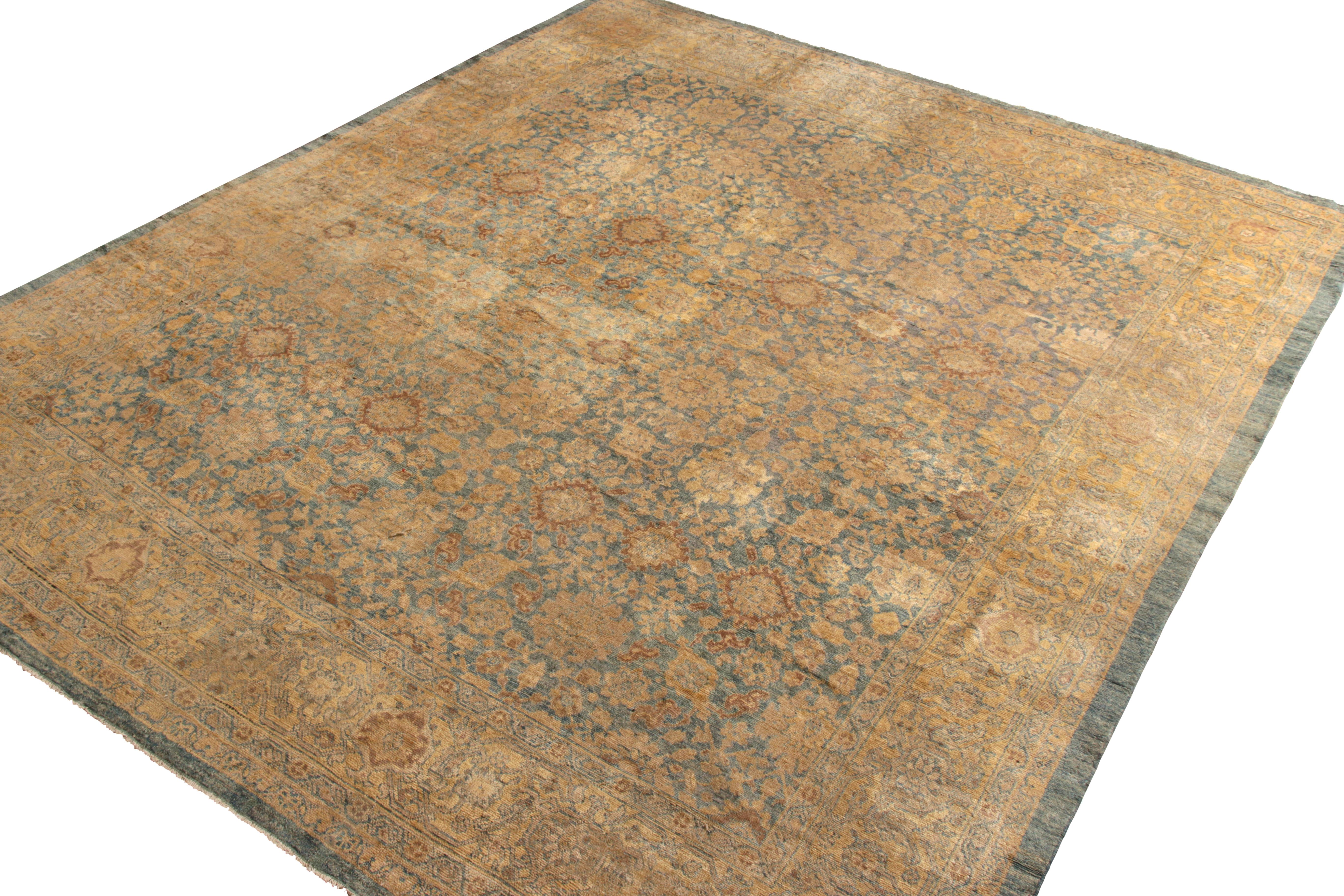 Altro Antique Sultanabad Persian rug in Beige-Brown Floral Pattern by Rug & Kilim in vendita
