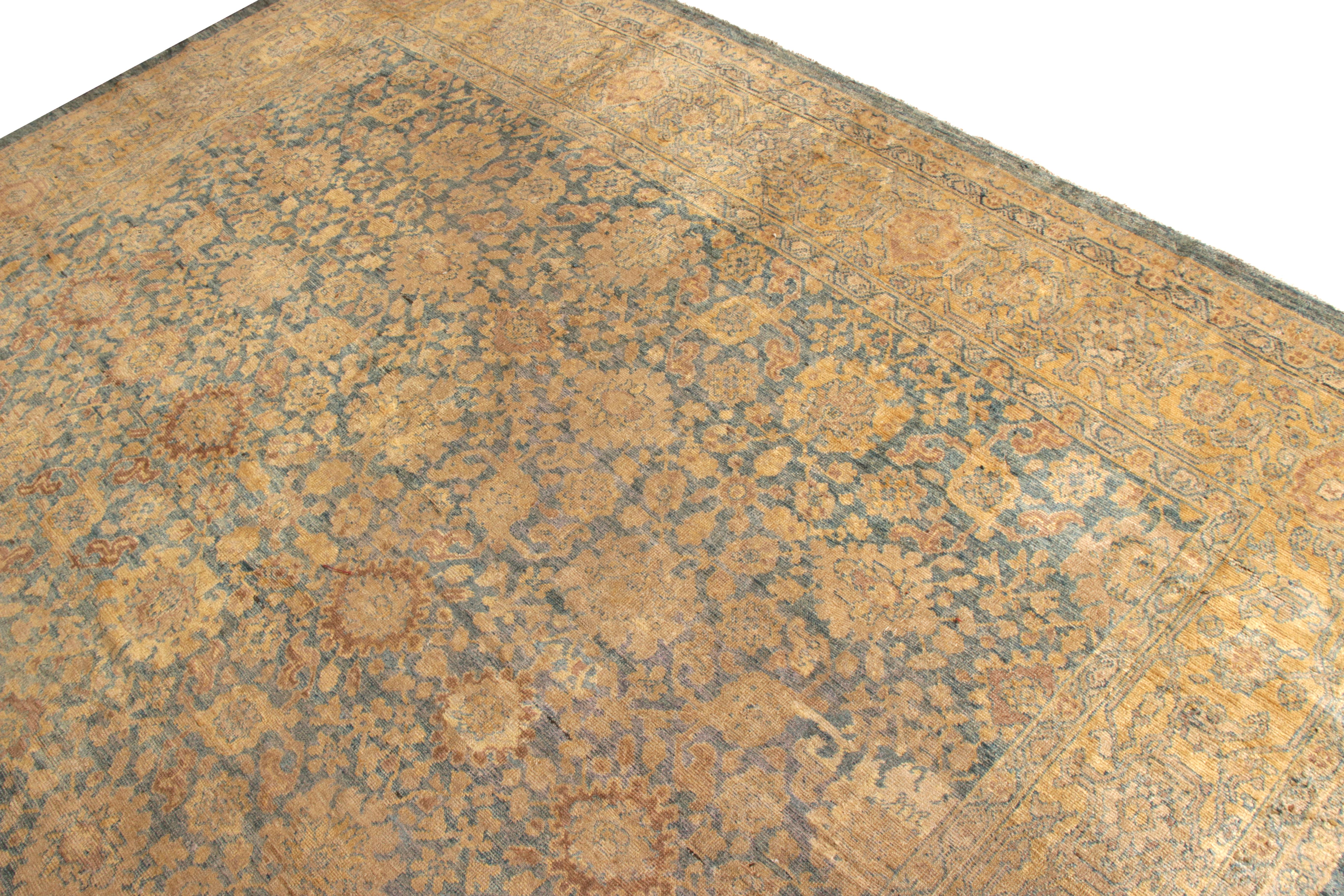 Persiano Antique Sultanabad Persian rug in Beige-Brown Floral Pattern by Rug & Kilim in vendita