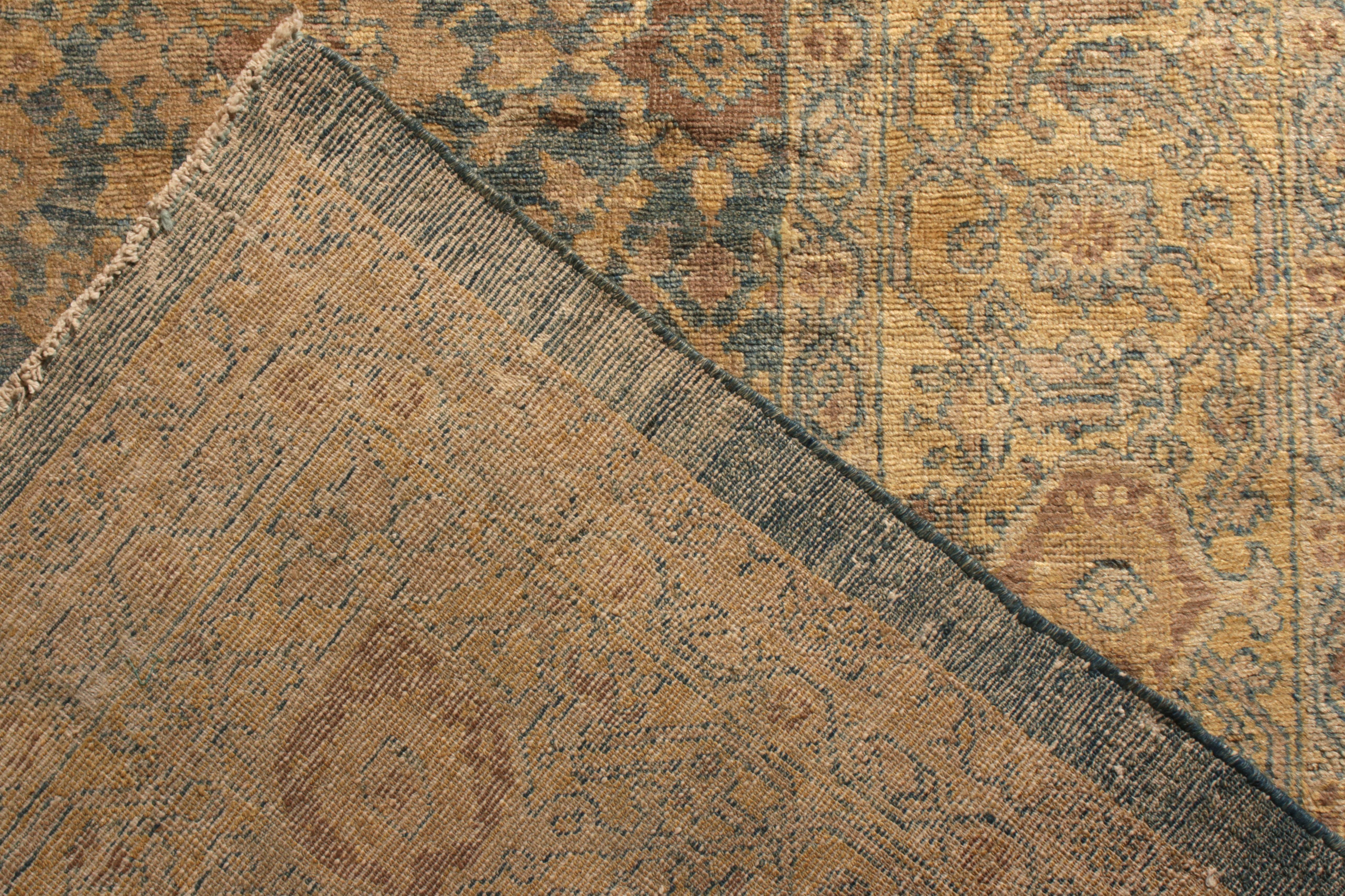Antique Sultanabad Persian rug in Beige-Brown Floral Pattern by Rug & Kilim In condizioni buone in vendita a Long Island City, NY