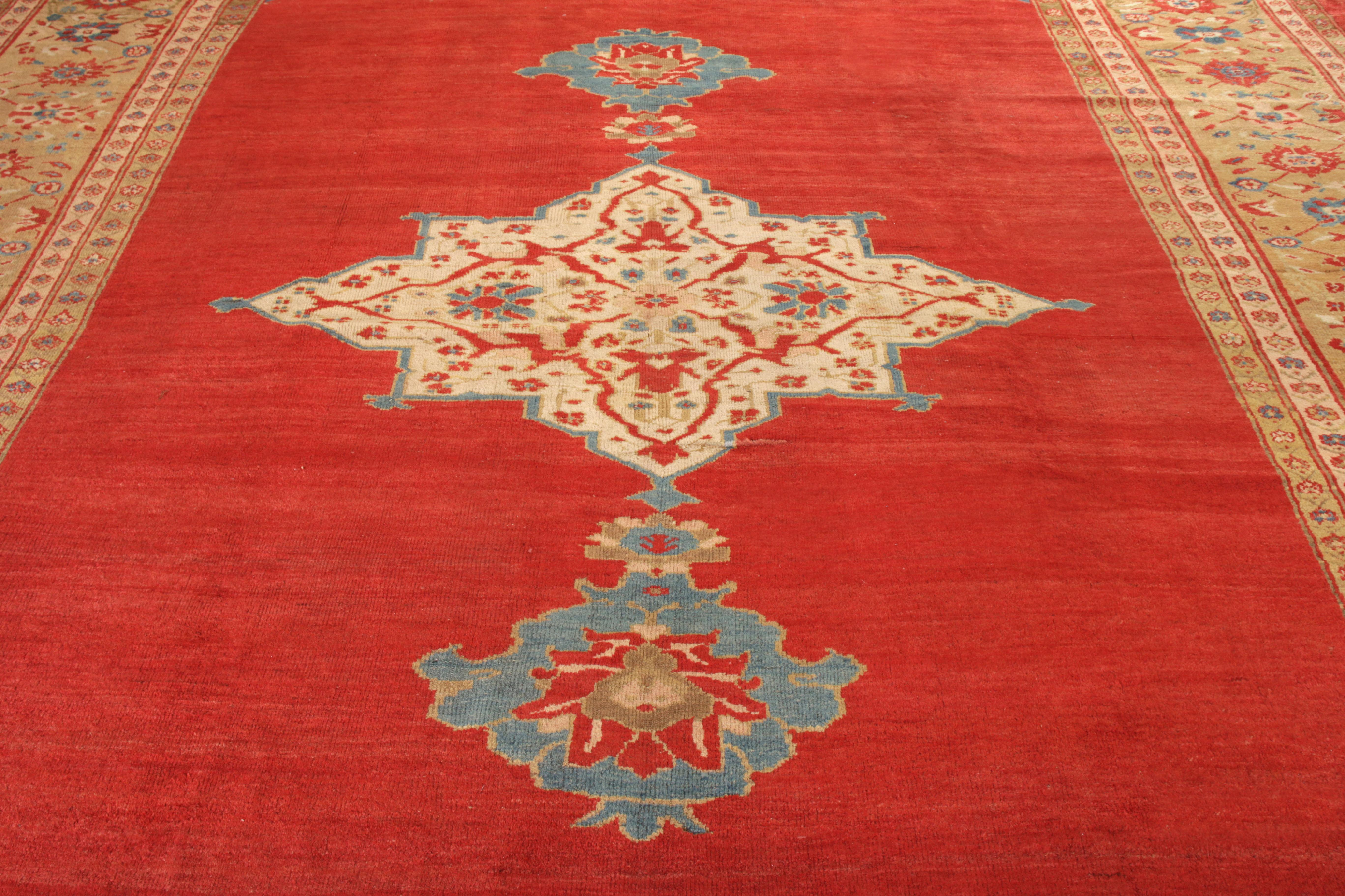 Antiker Sultanabad-Perserteppich in Rot und Beige mit Medaillonmuster (Persisch) im Angebot