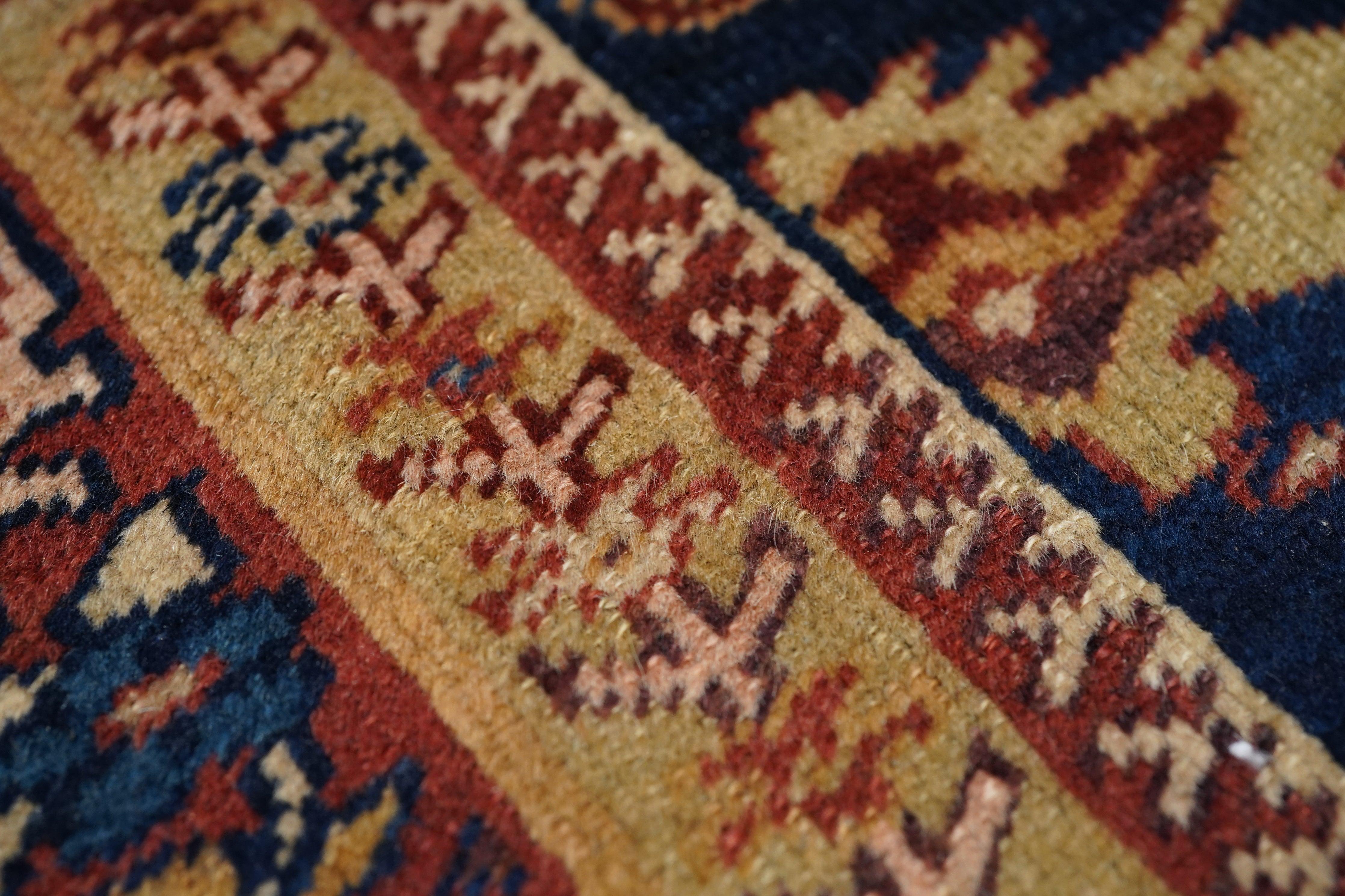 Antiker Sultanabad-Teppich 3'11'' x 6'10'' im Angebot 1