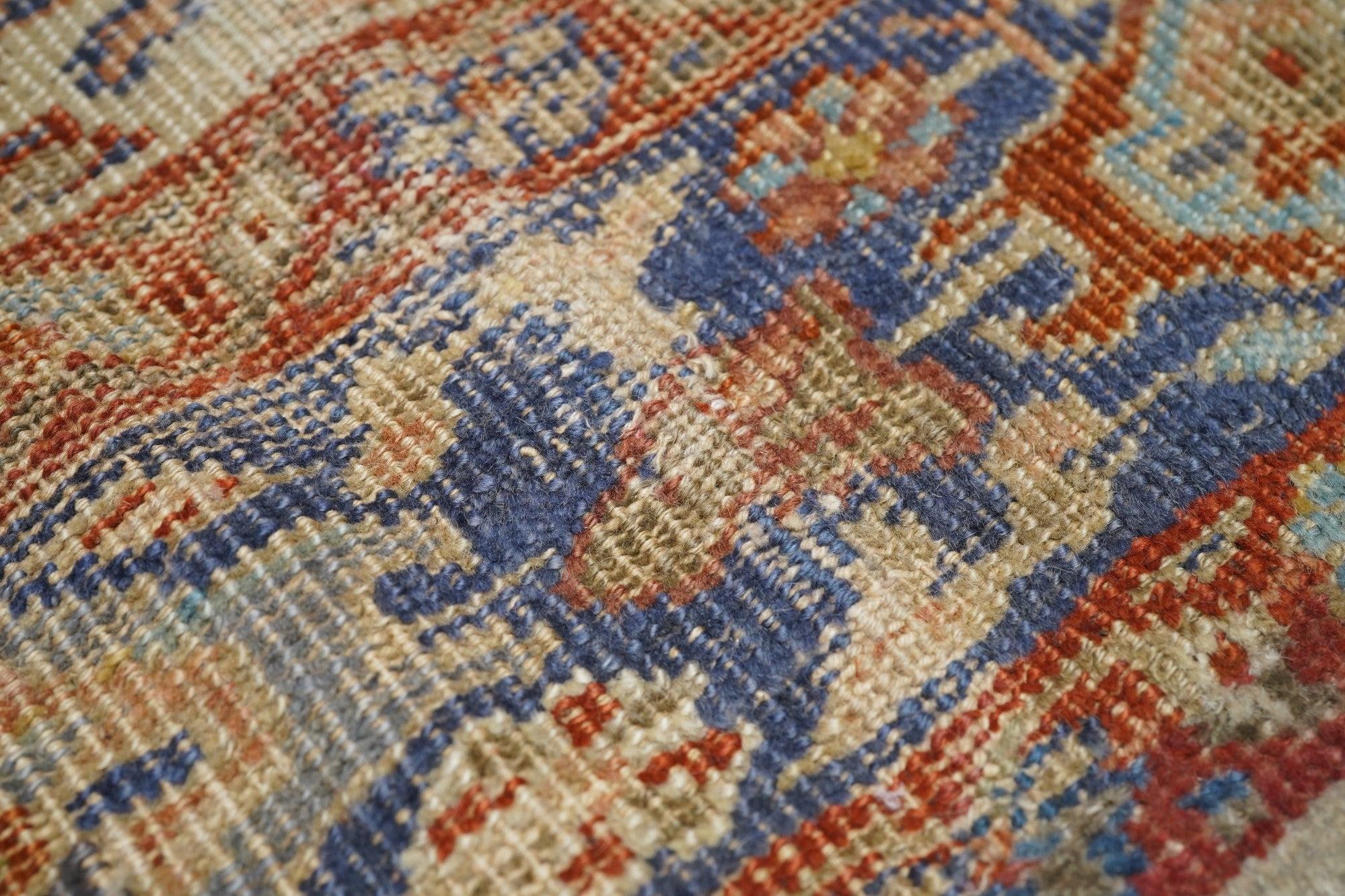 Antique Sultanabad Rug 5'2'' x 8'10'' In Good Condition For Sale In New York, NY