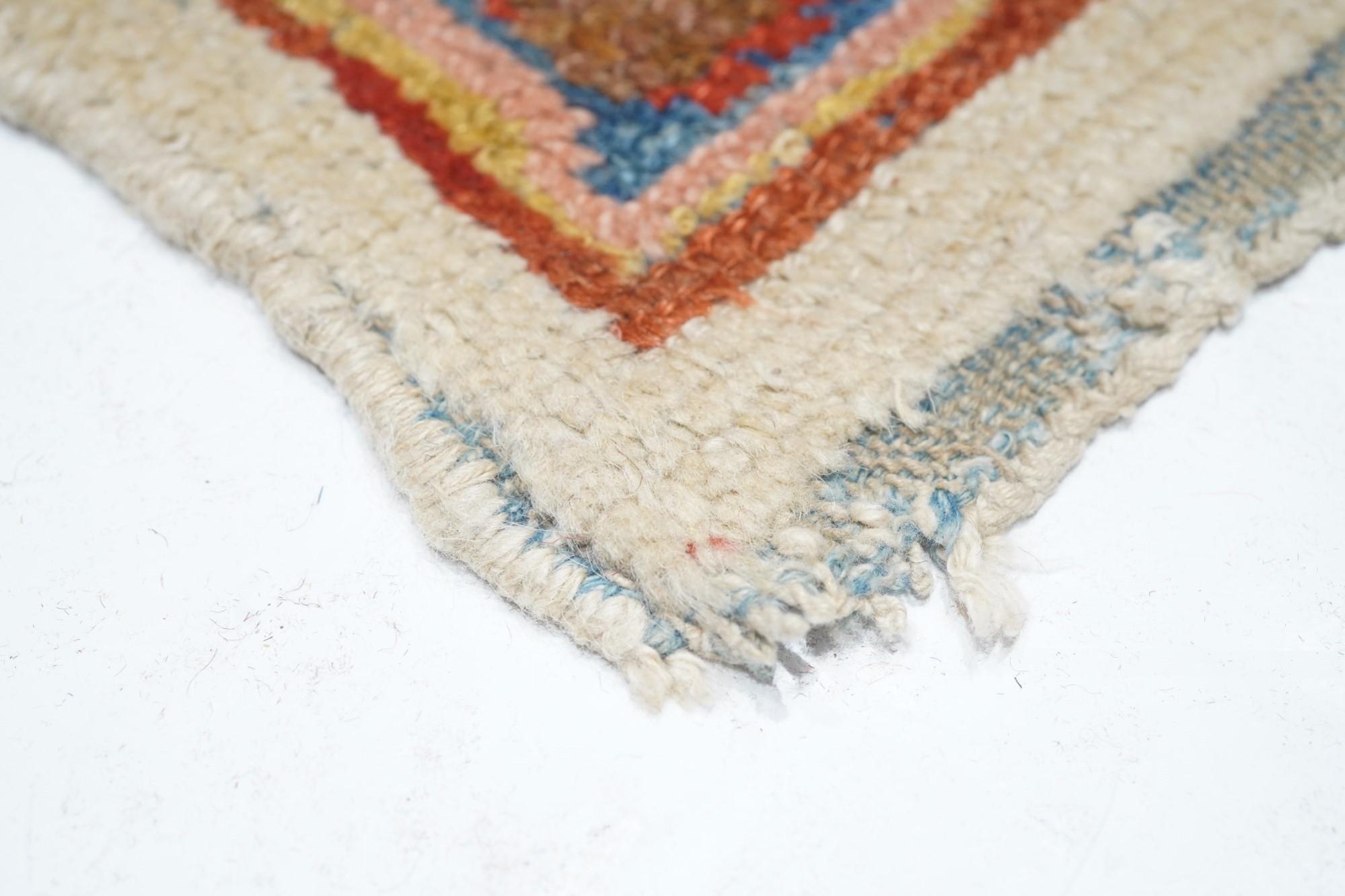 Antique Sultanabad Rug In Distressed Condition For Sale In New York, NY