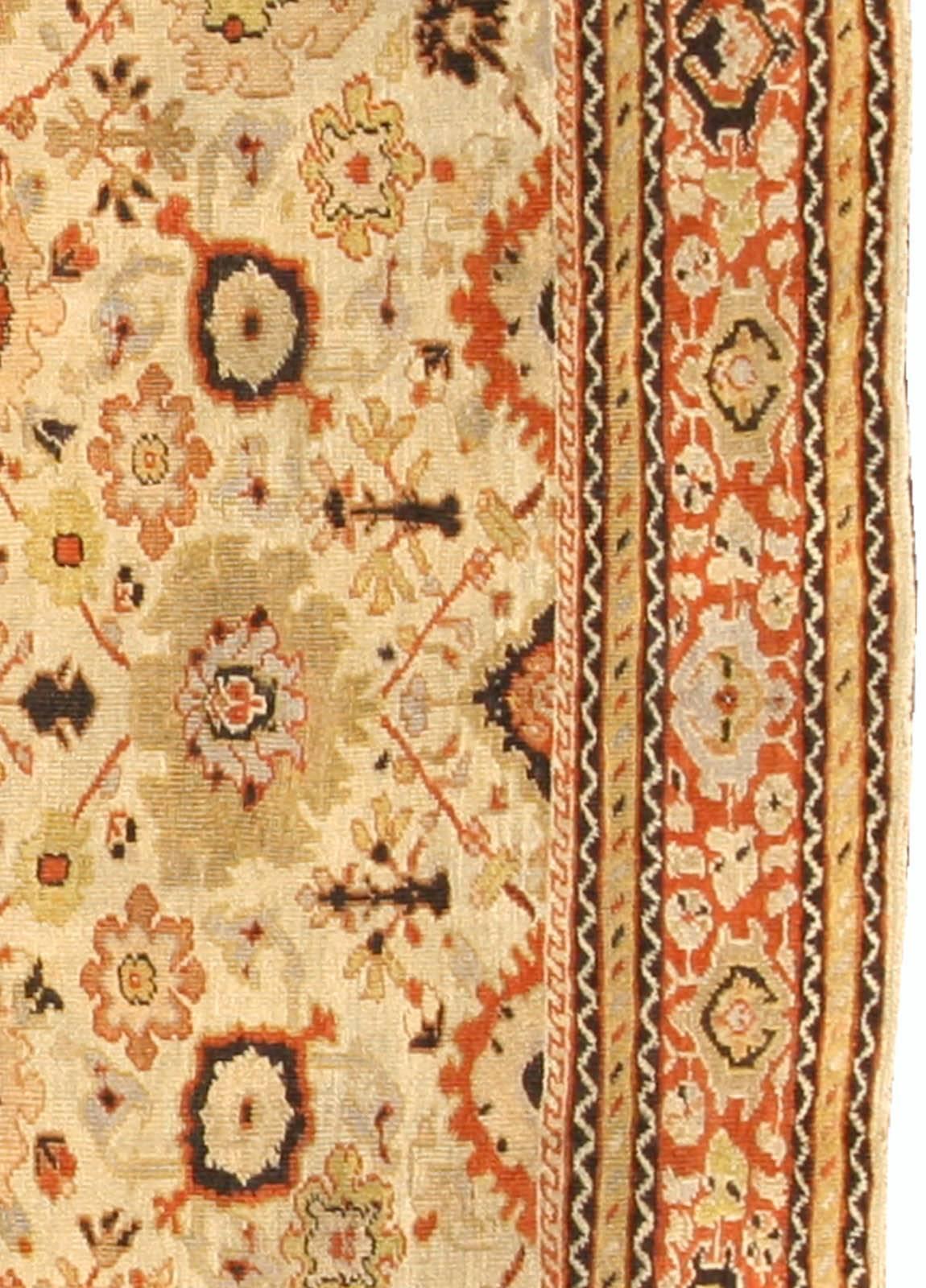Authentic 19th Century Sultanabad Handmade Wool Rug In Good Condition For Sale In New York, NY