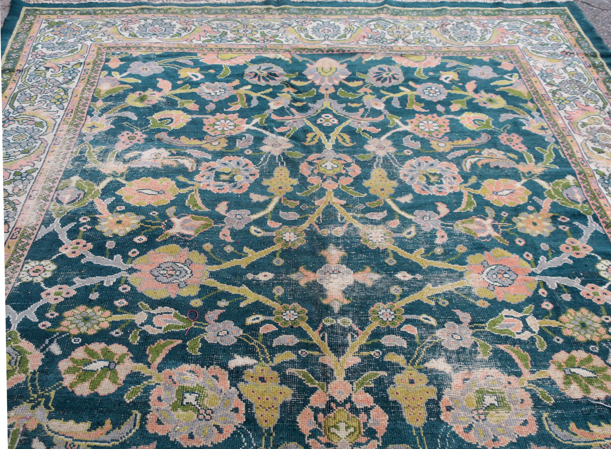 Antique Sultanabad Ziegler Carpet Ivory Border, 1890 In Good Condition For Sale In Berlin, DE