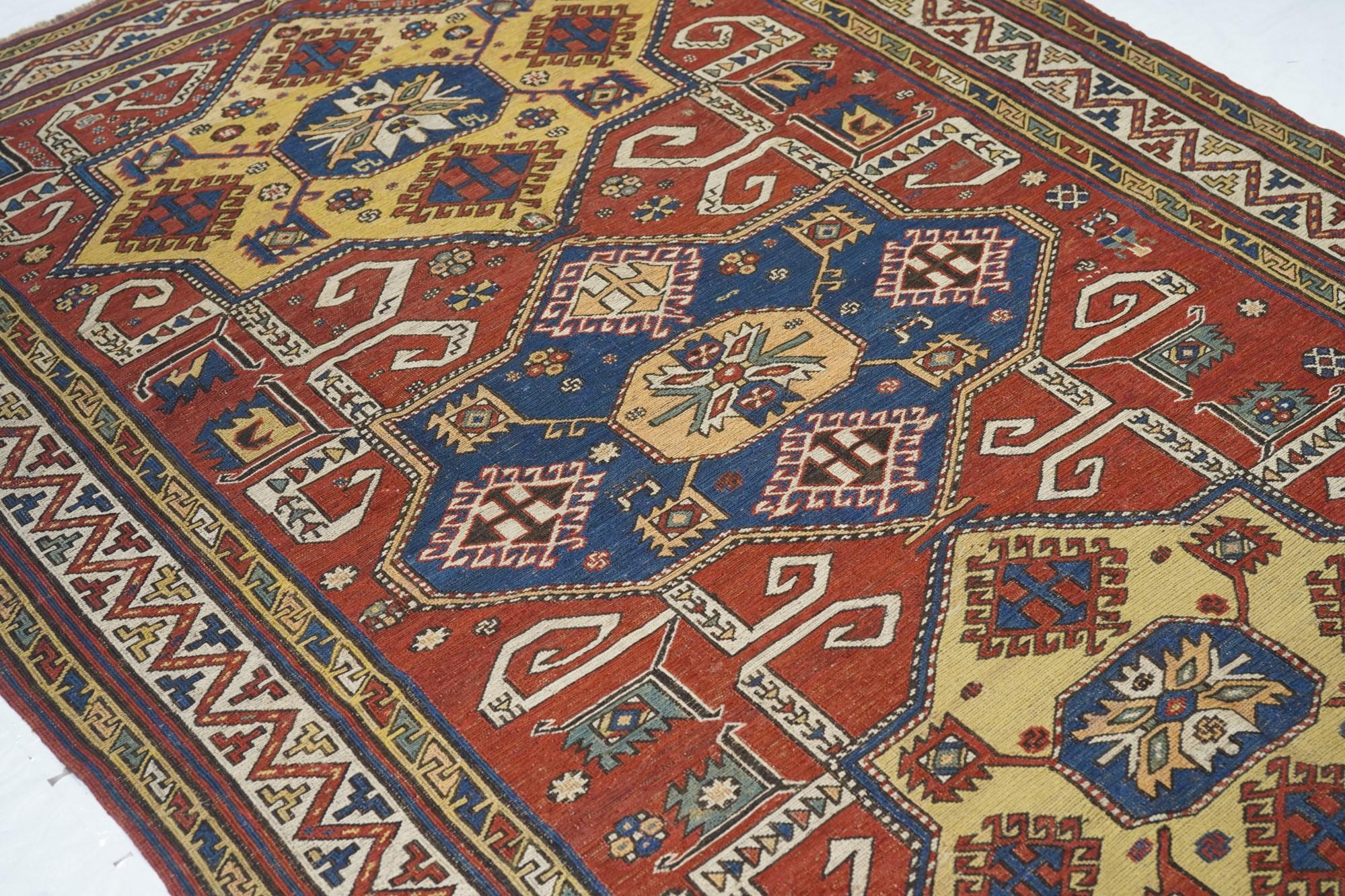 Tapis Sumak ancien 4'7'' x 7'9'' en vente 1