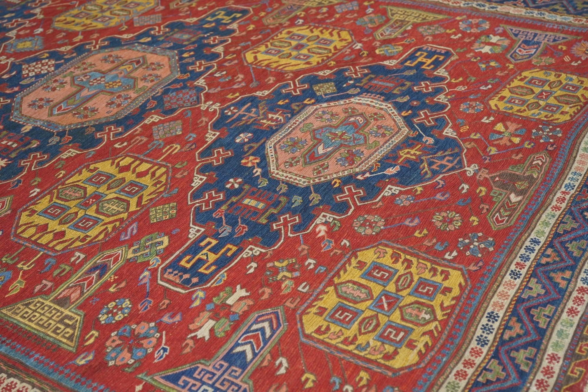 Antiker Sumak-Teppich 7'9'' x 9'4'' (19. Jahrhundert) im Angebot