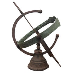 Cadran solaire ancien en fer forgé et laiton, très patiné, Allemagne, années 1800