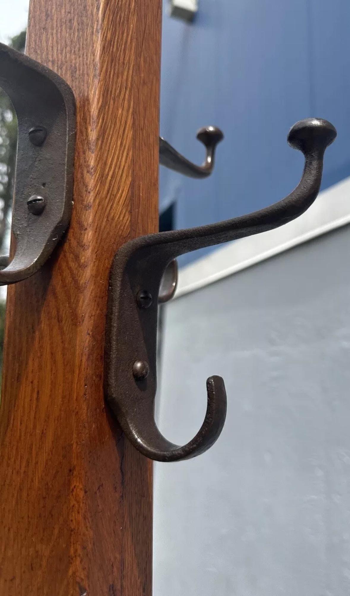 Antique SUPERB L&J Stickley Costumer Coat Rack - W7889 In Good Condition In Shamokin Dam, PA
