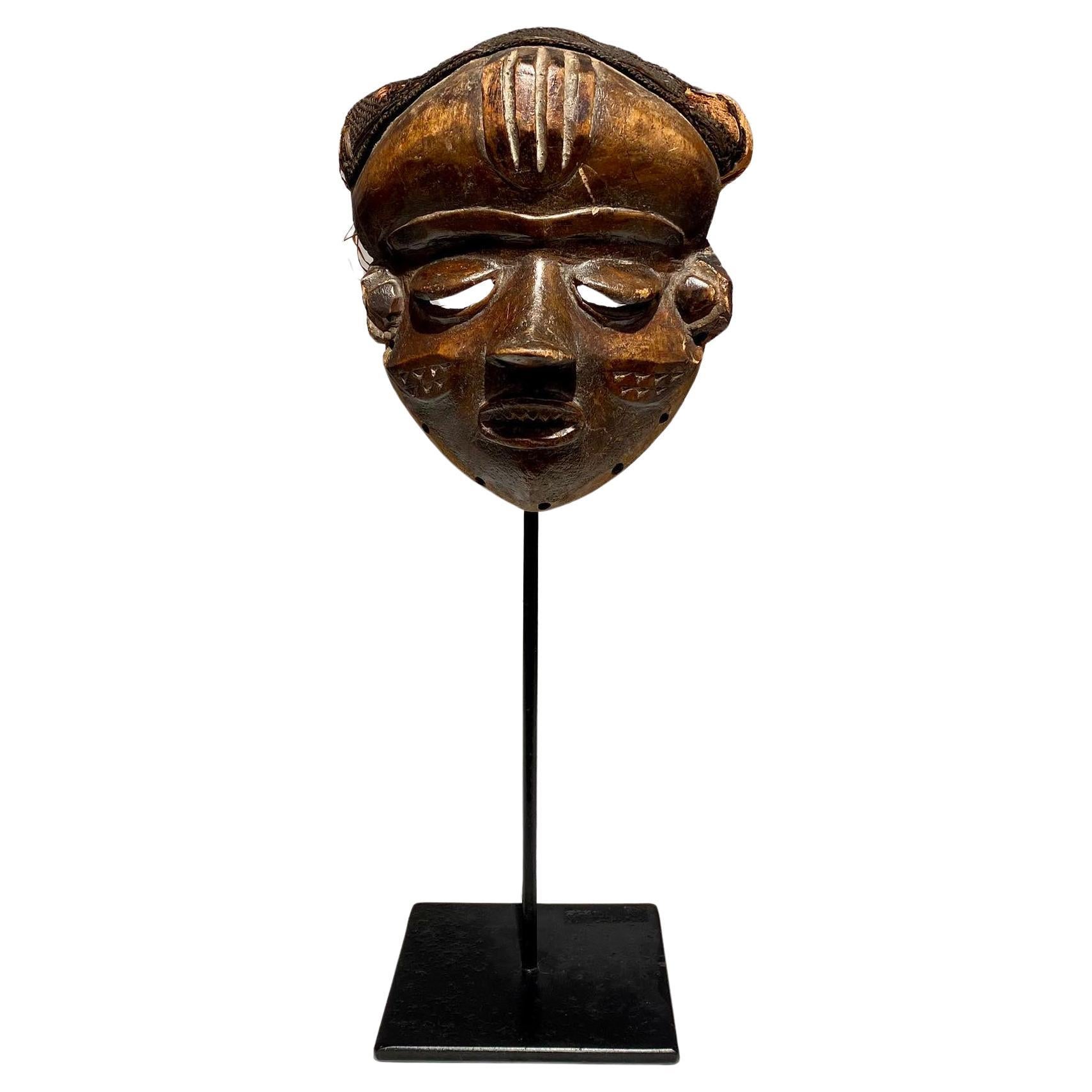 Antique superb Pende mbuya mask DR Congo late 19th century
Mask with filed teeth ! 
Available at art Gallery Decoster Belgium

Tribe : Pende
Country : DR Congo
Age: late 19th / early 20th century
Stylistically, the best known masks come from