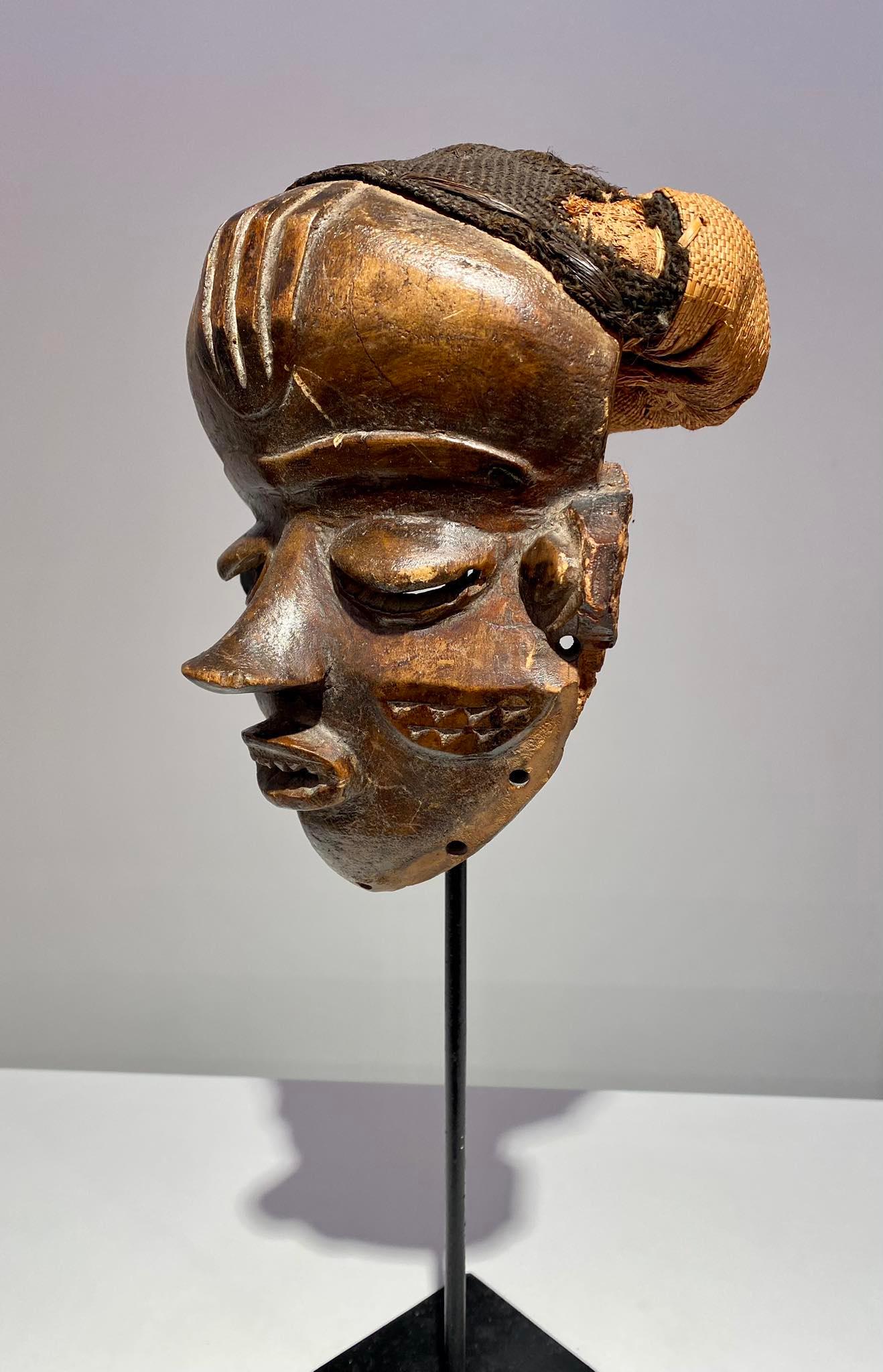 Antike prächtige Pende mbuya Maske DR Kongo Ende 19. im Angebot 3