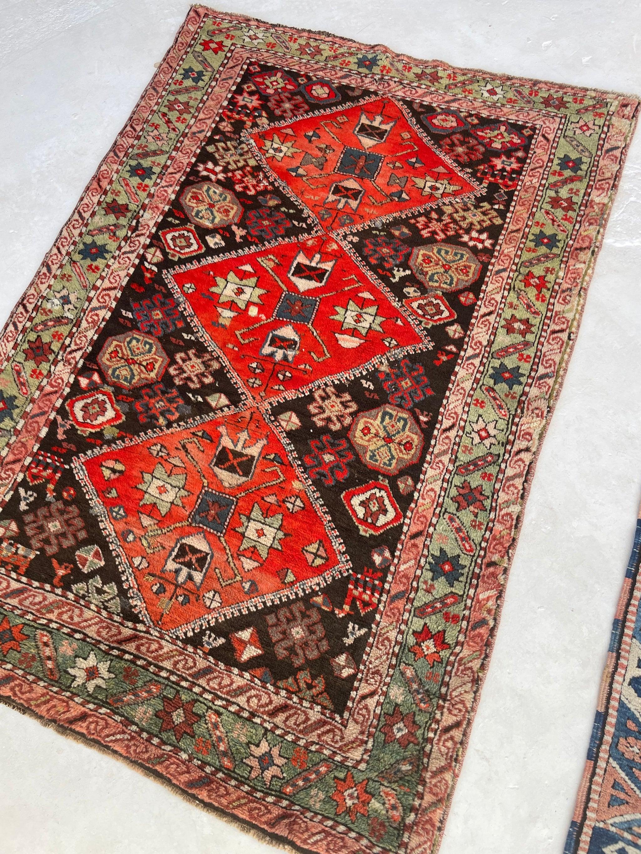 Alfombra caucásica antigua Supere Unique, circa 1930-40's Anudado a mano en venta