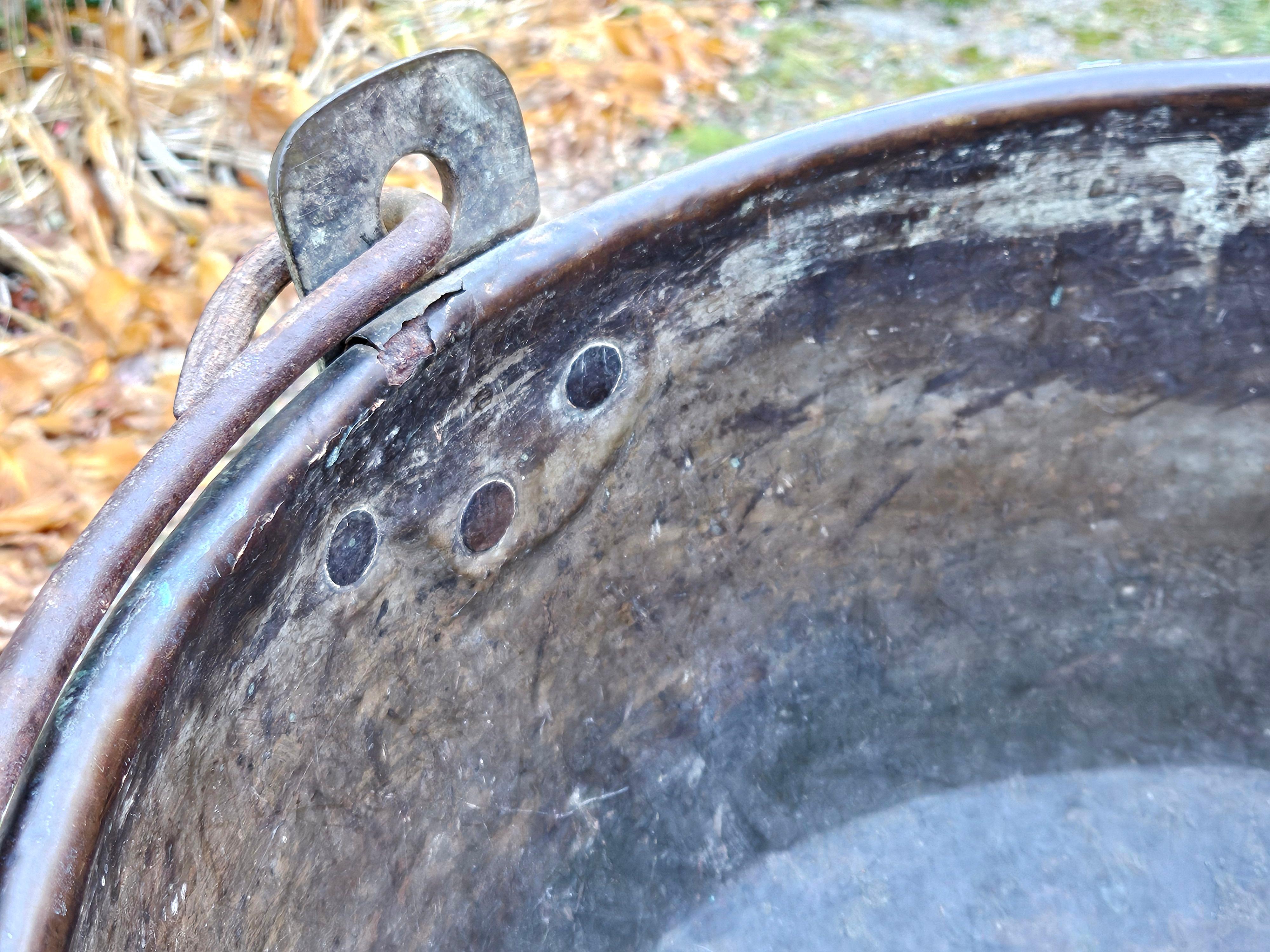 Secchiello antico in rame massiccio e martellato per la cena in vendita 4
