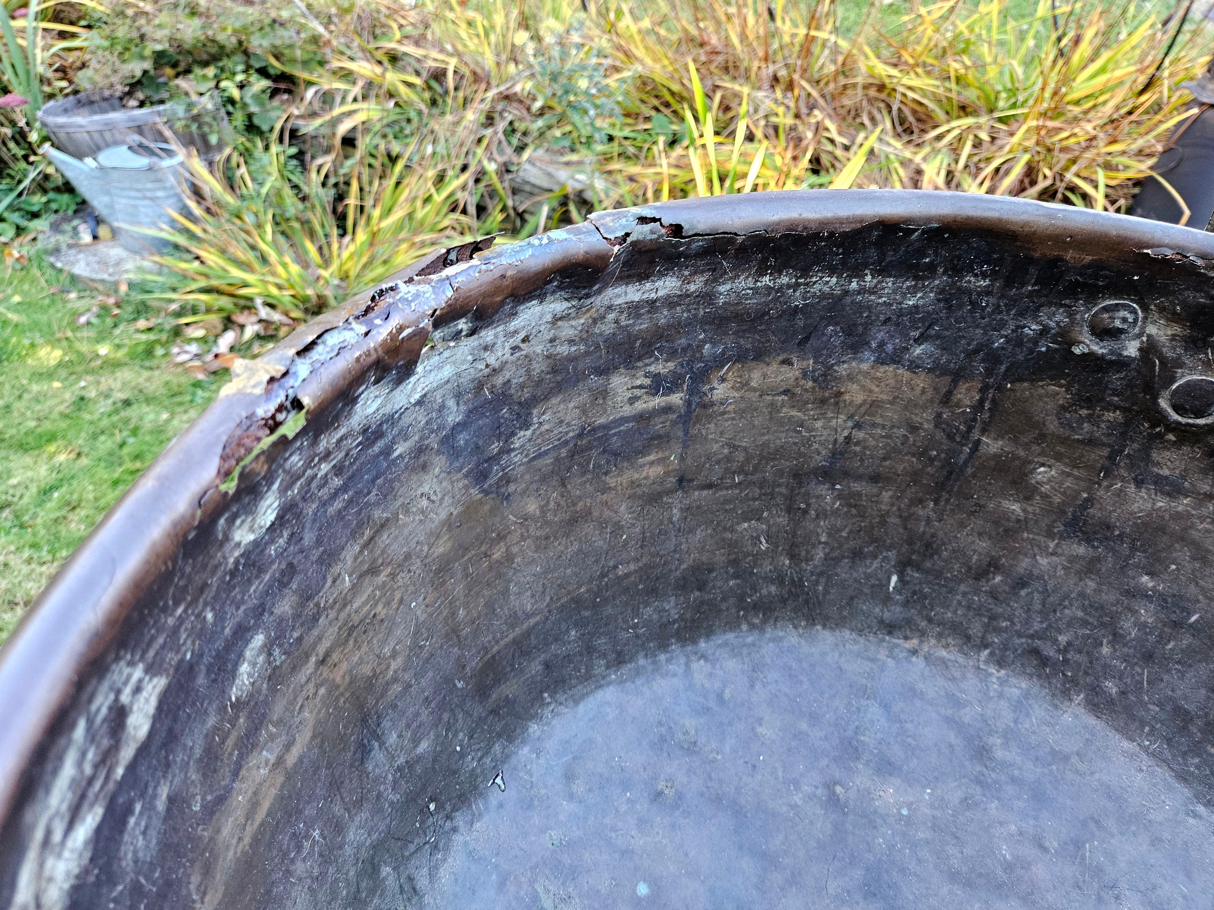 Secchiello antico in rame massiccio e martellato per la cena In condizioni buone in vendita a Norton, MA
