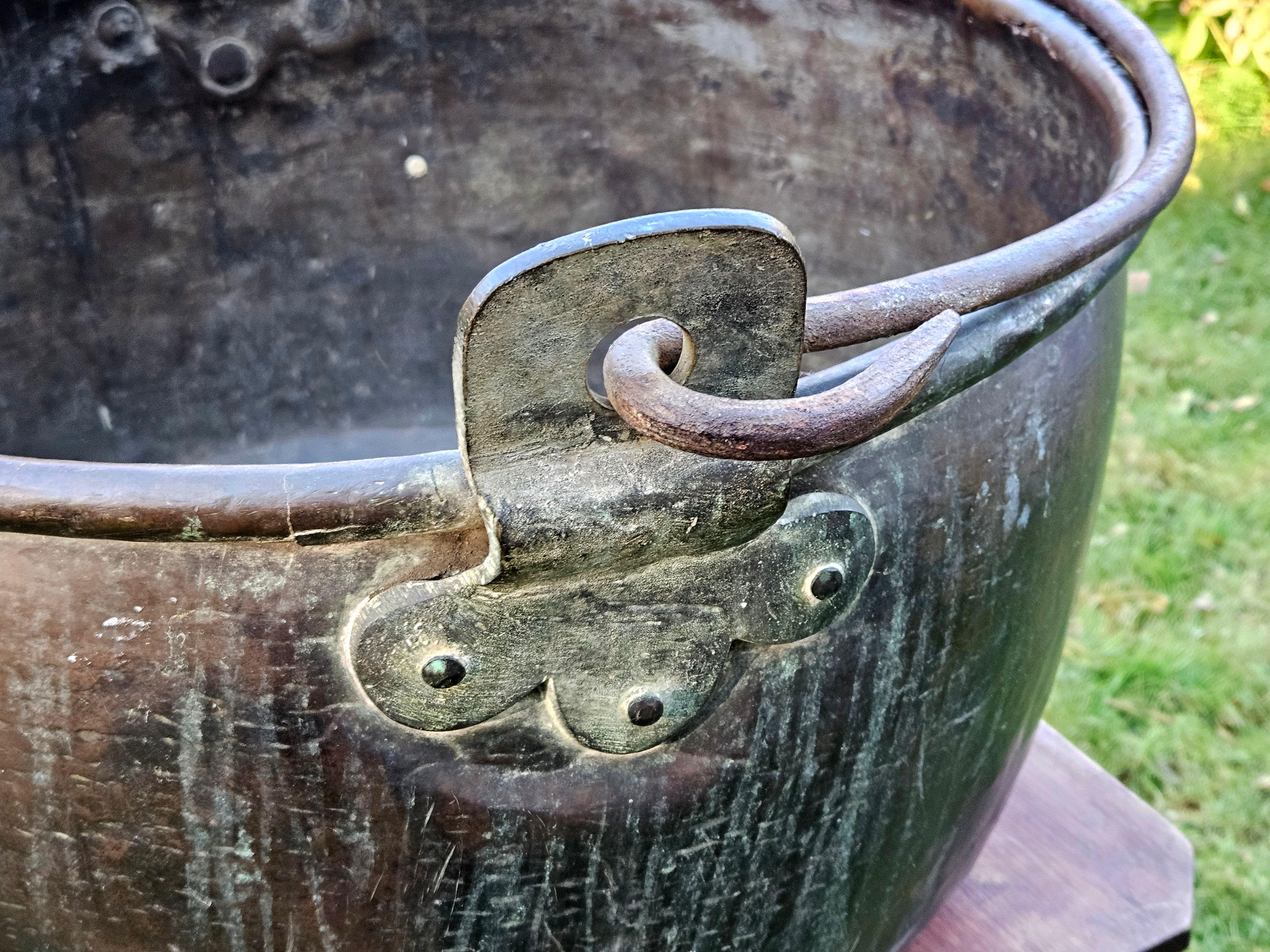 Rame Secchiello antico in rame massiccio e martellato per la cena in vendita