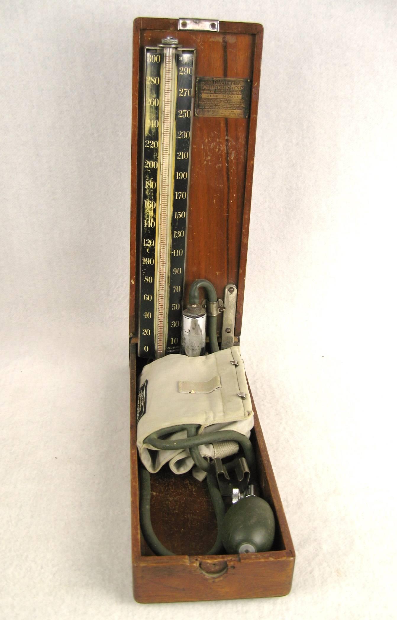 Antique Surgeon Amputation Bone Saw, Wood Cased Blood Pressure Cuff, Curiosities In Good Condition In Wallkill, NY