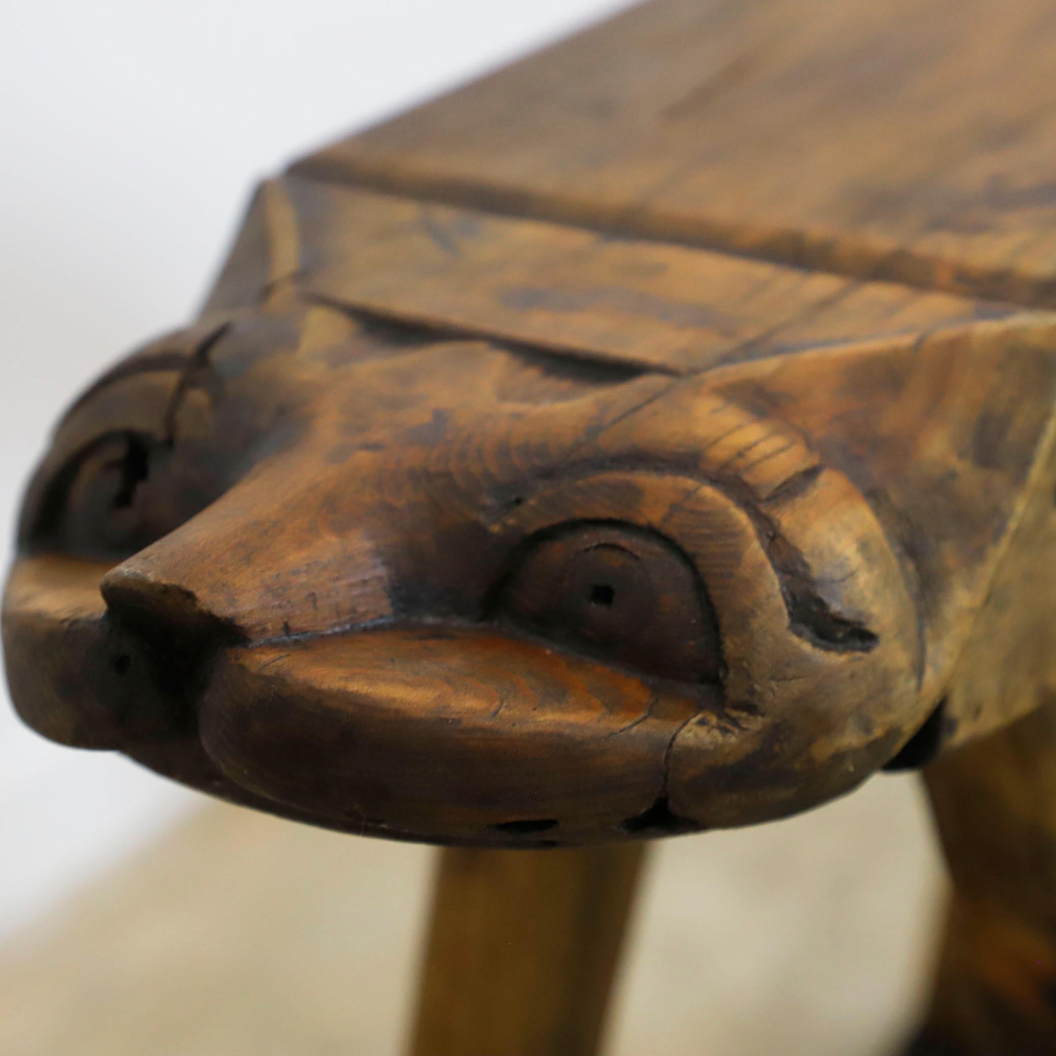 Antiker surrealistischer Hocker in Form einer Katze (Volkskunst) im Angebot