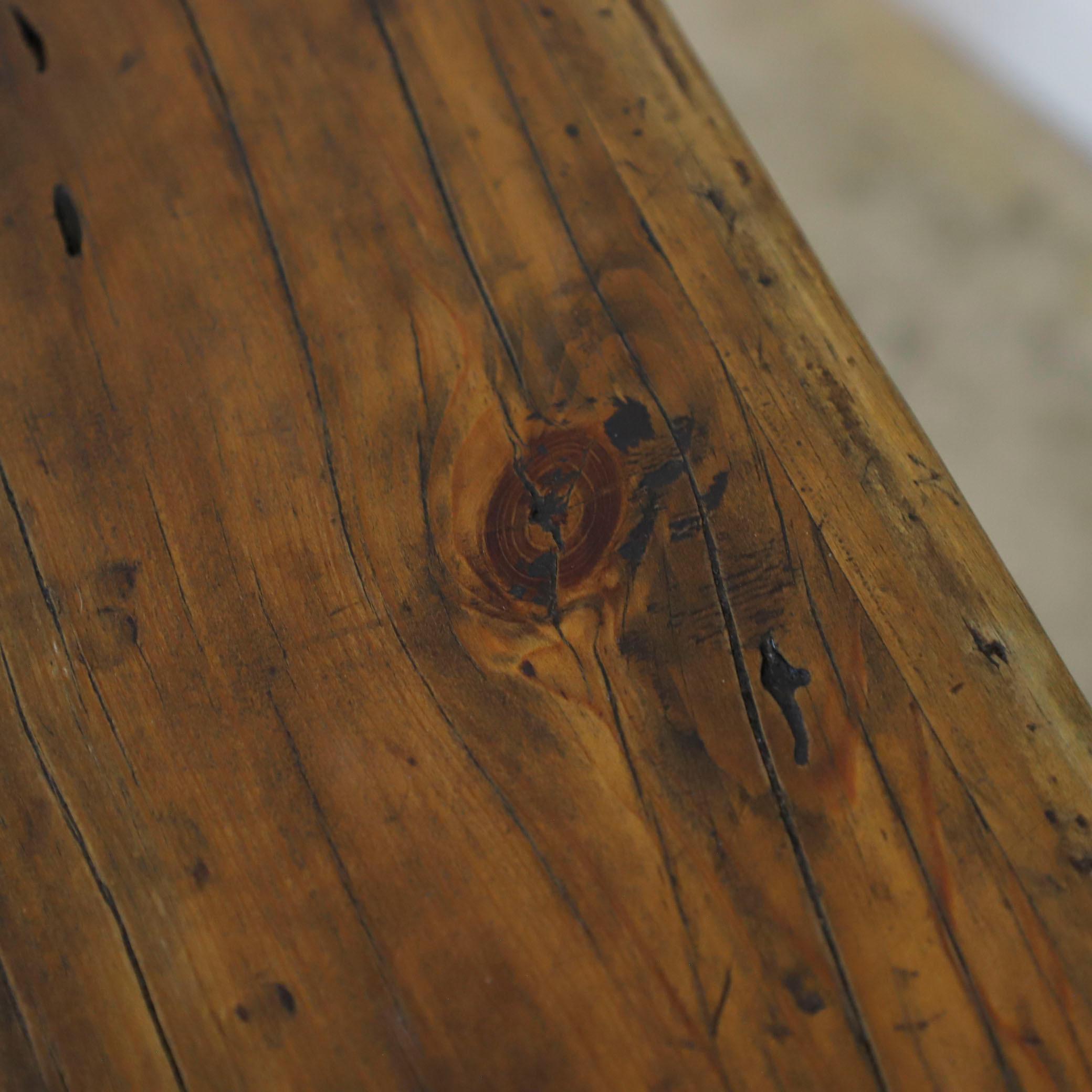 Antiker surrealistischer Hocker in Form einer Katze (Mexikanisch) im Angebot