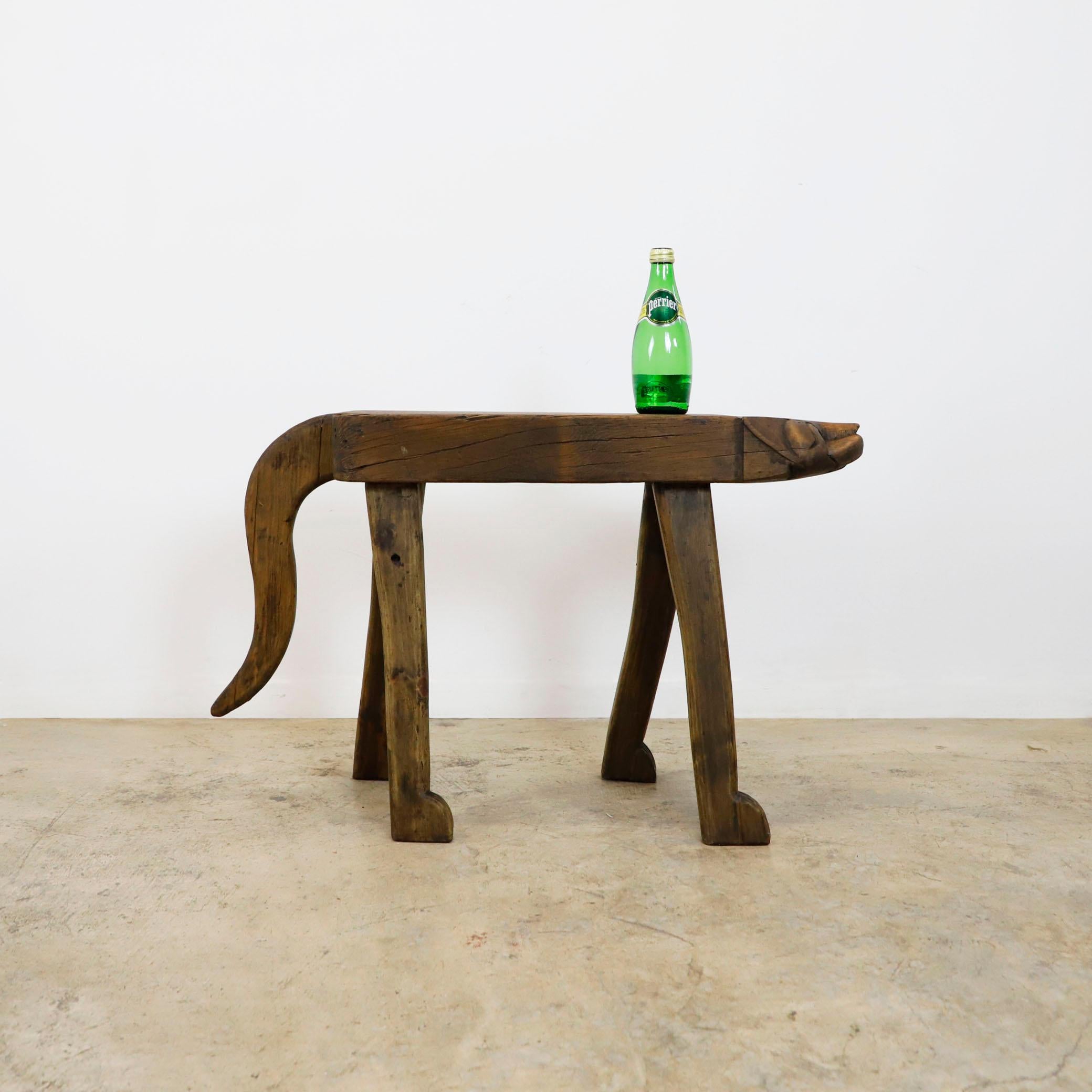 Antiker surrealistischer Hocker in Form einer Katze (Ende des 20. Jahrhunderts) im Angebot