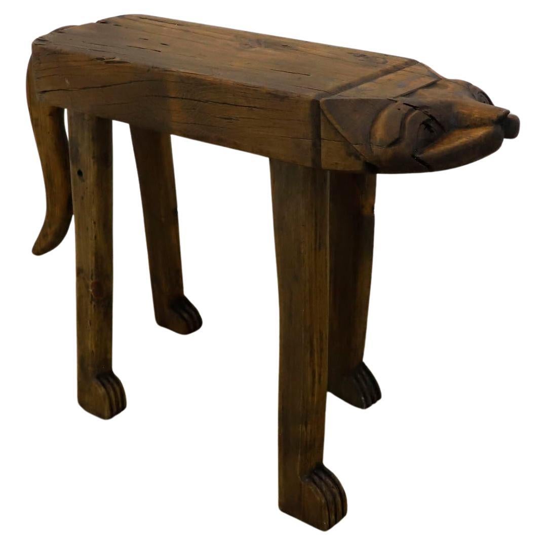 Tabouret surréaliste ancien en forme de chat
