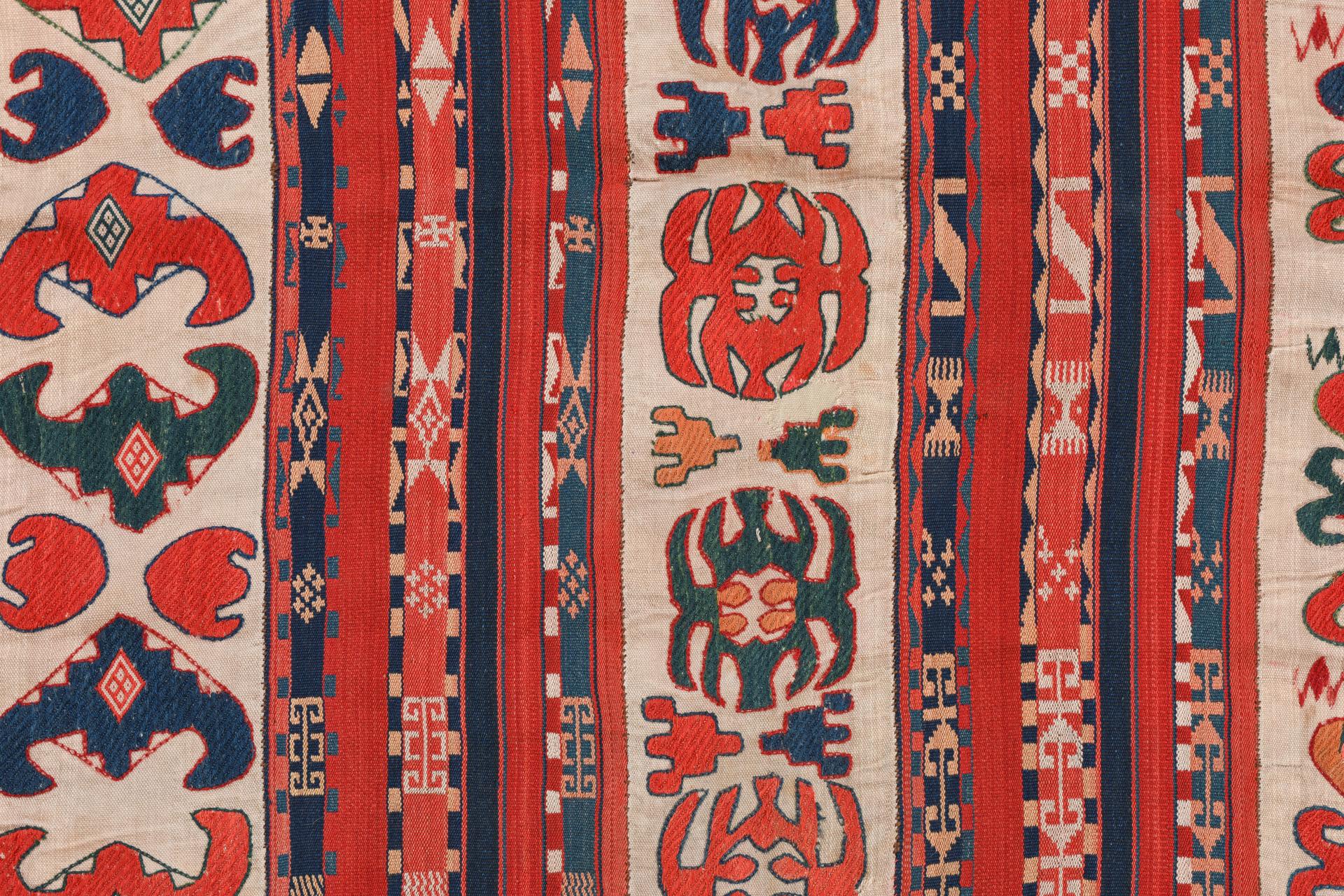 Antique Susani, Fully Embroidered (Zentralasiatisch) im Angebot