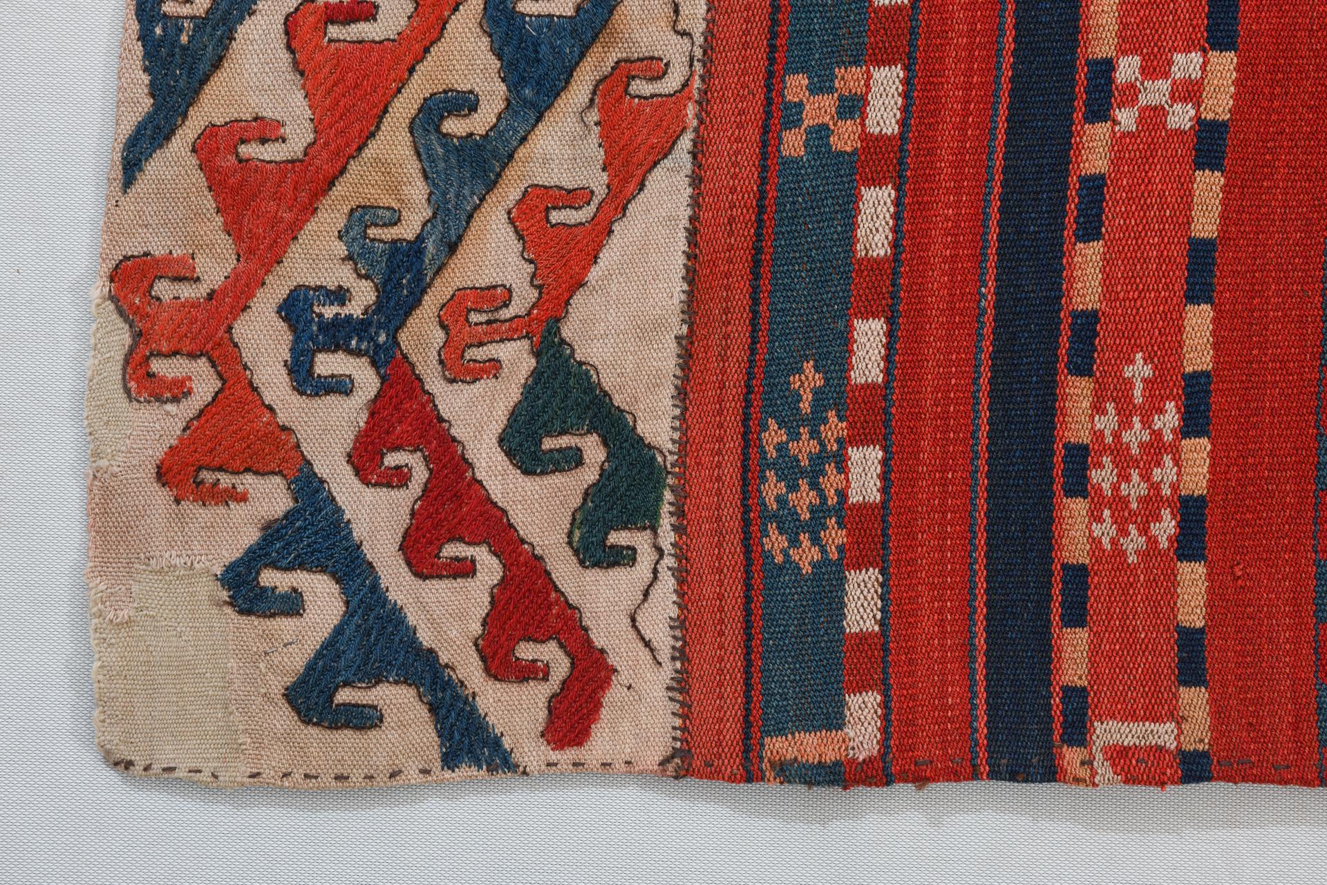 Antique Susani, Fully Embroidered im Zustand „Gut“ im Angebot in Alessandria, Piemonte