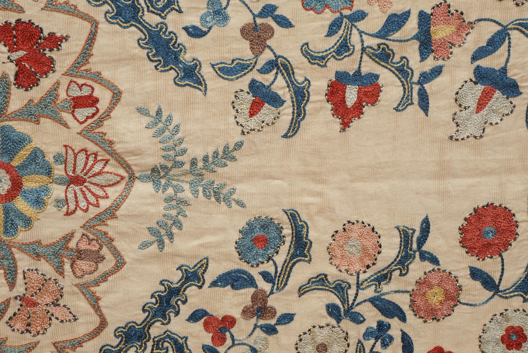 Coton Textile brodé Suzani antique en vente