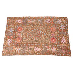 Broderie Suzani ancienne sur fond Brown