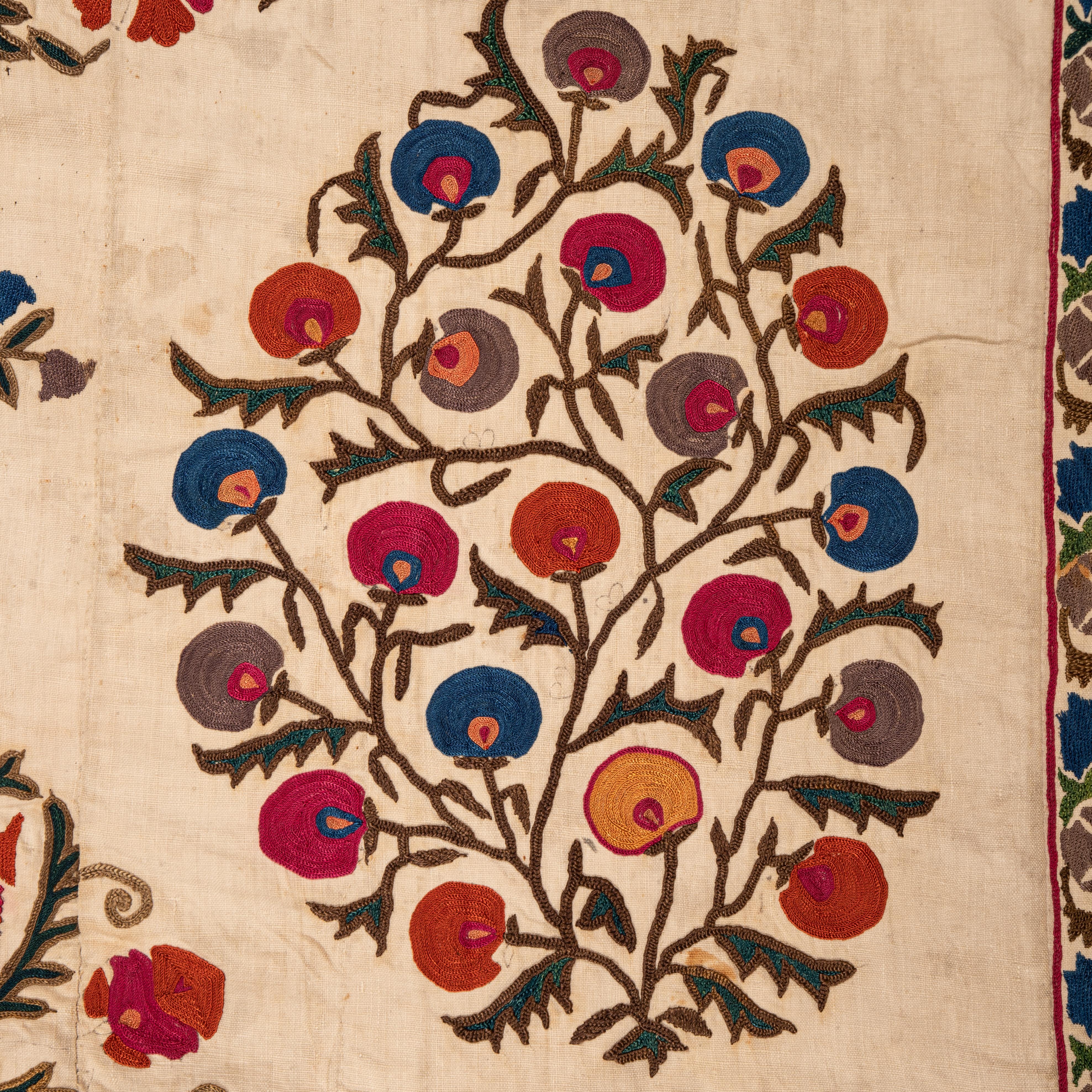 Antico Suzani di Bukara, Uzbekistan, XIX secolo. in vendita 3