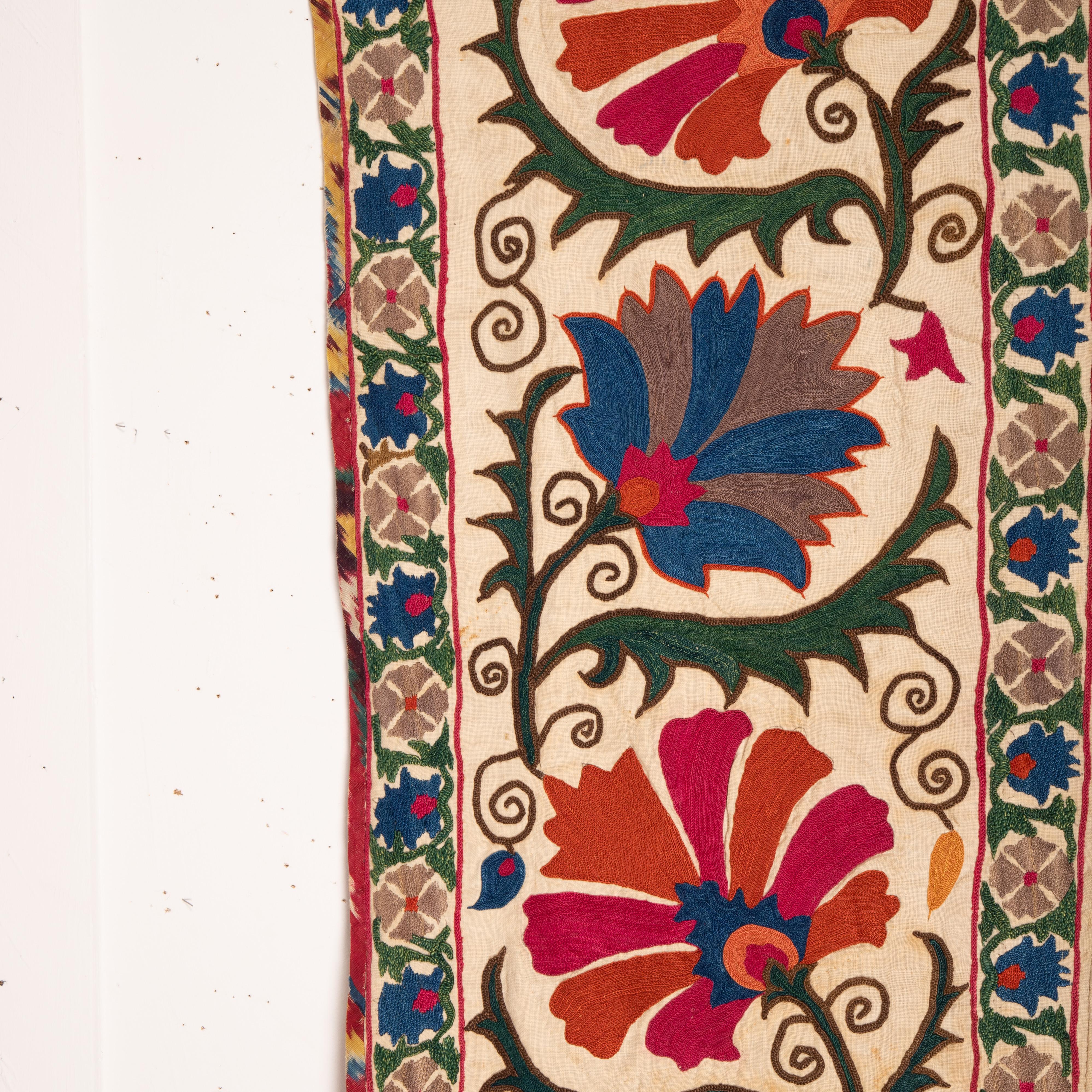 Cotone Antico Suzani di Bukara, Uzbekistan, XIX secolo. in vendita
