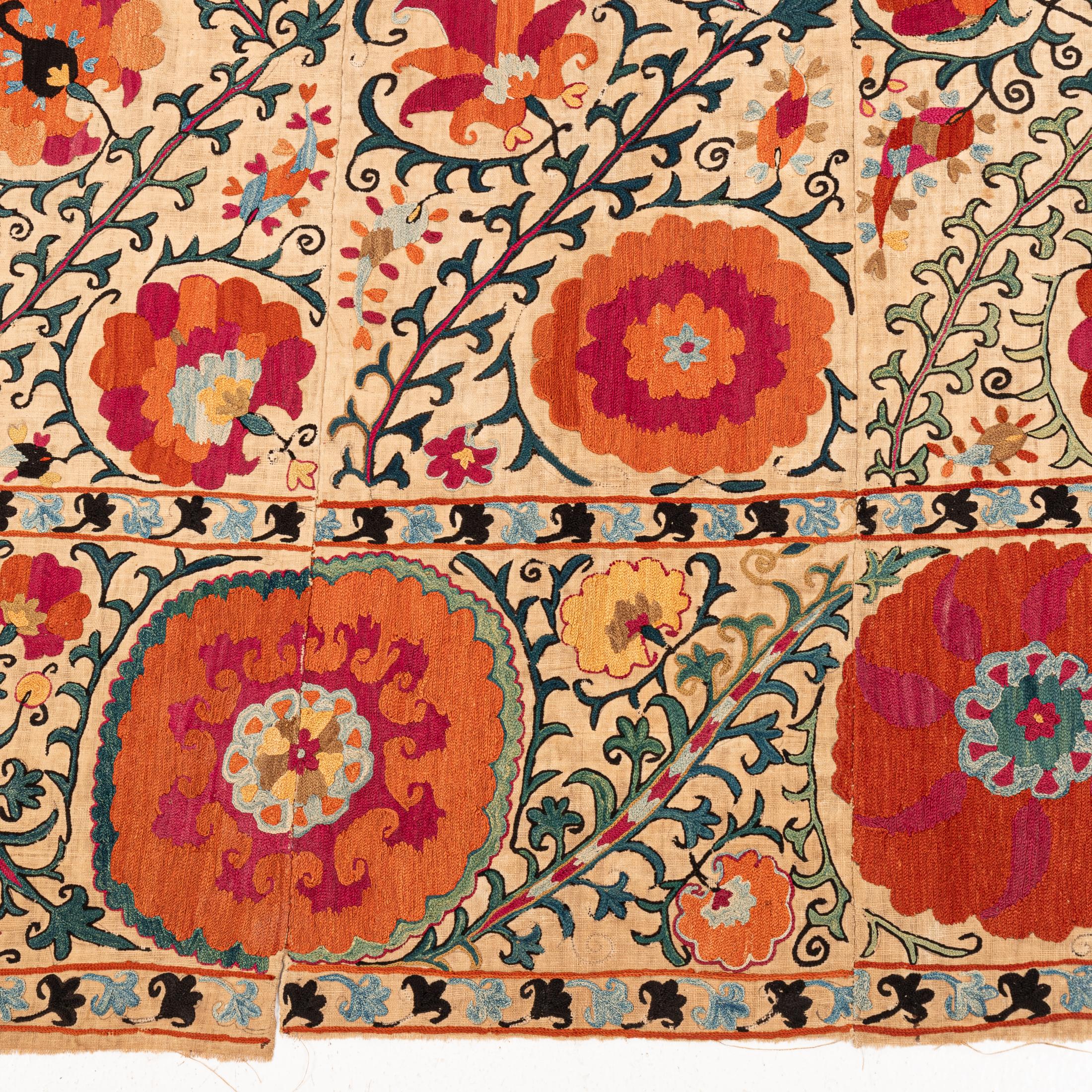 Antique Suzani from Bukhara, Uzbekistan, Mid 19th Century. For Sale 4