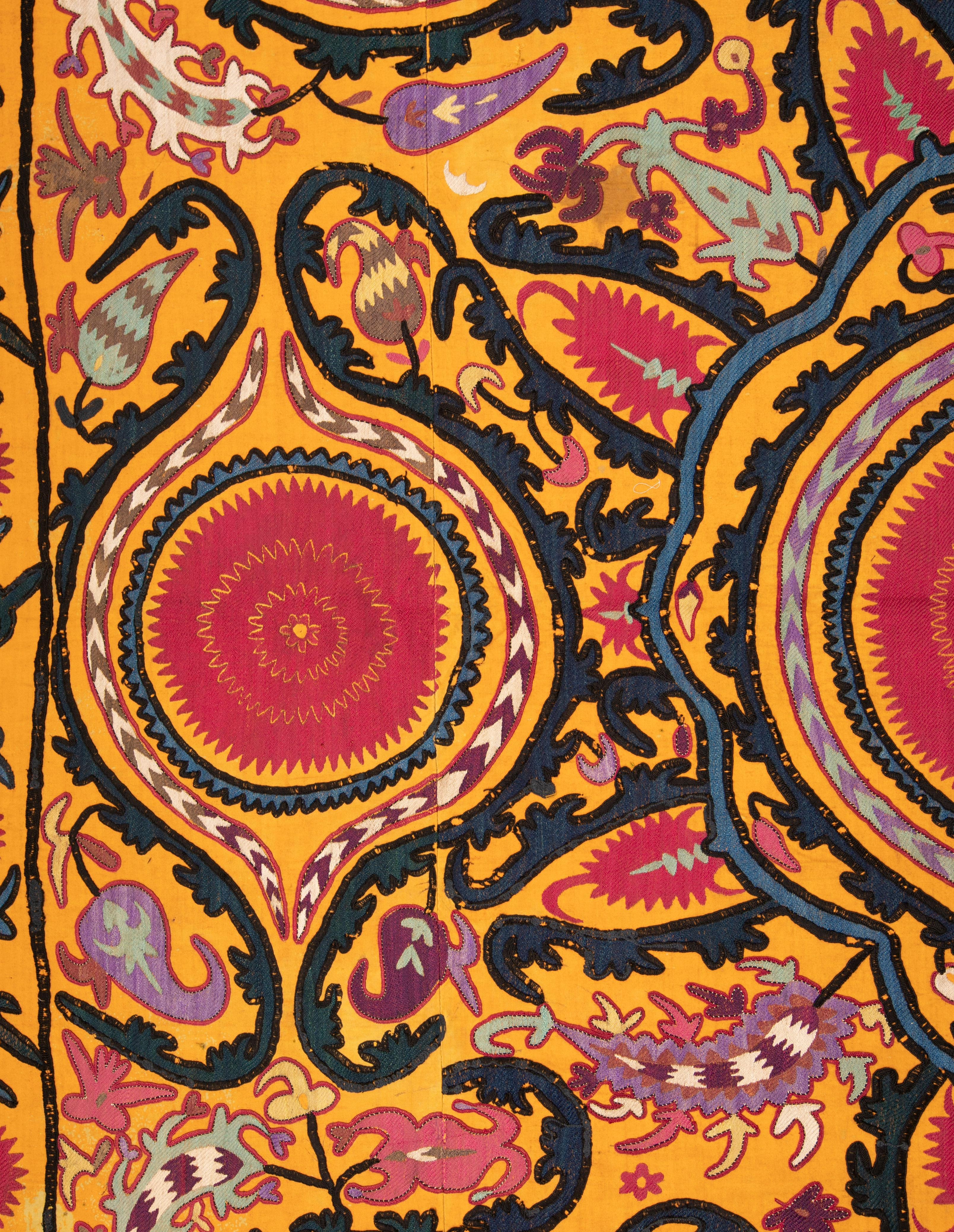 Embroidered Antique Suzani from Djizak, Uzbekistan, Central Asia, Late 19th C For Sale