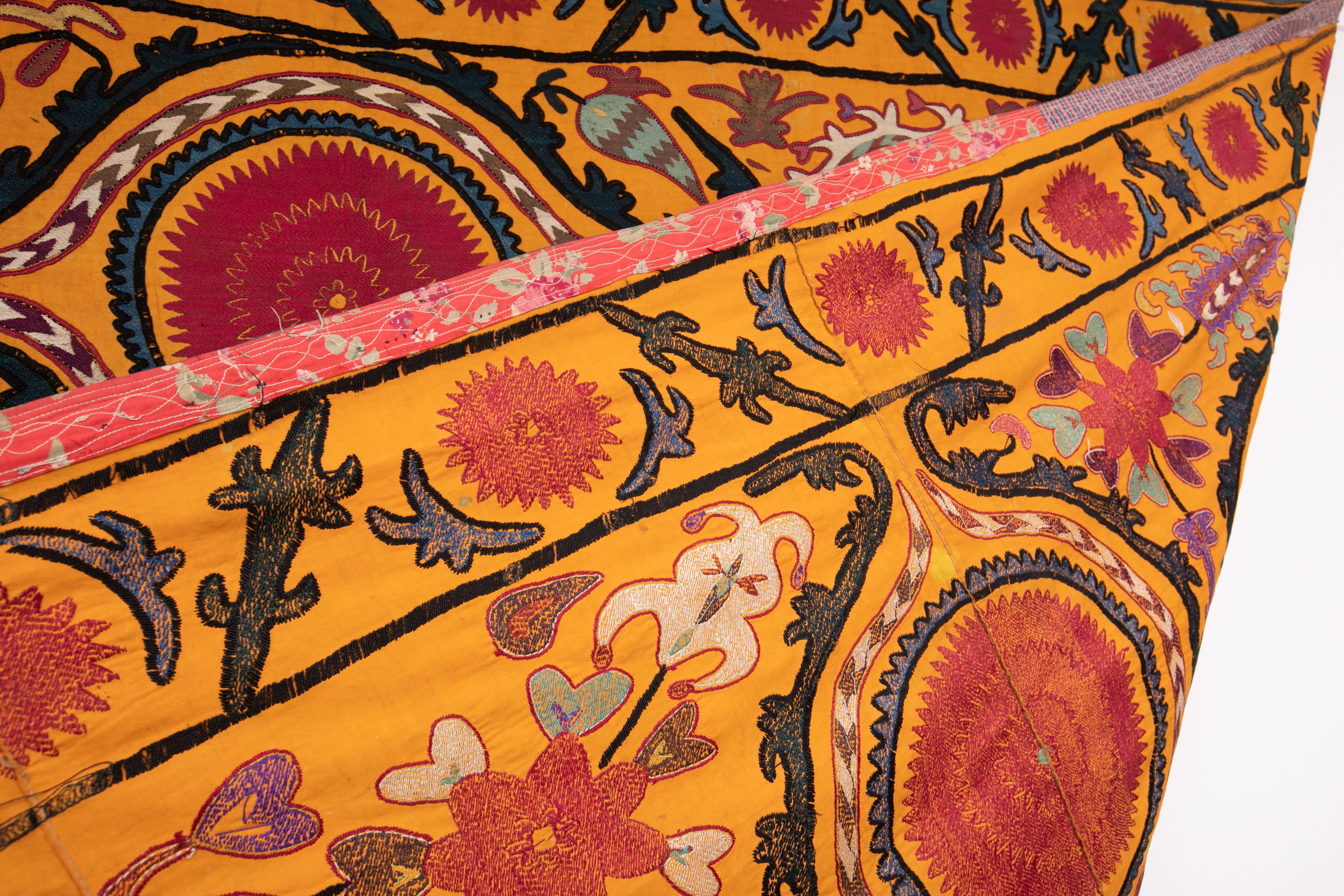 Silk Antique Suzani from Djizak, Uzbekistan, Central Asia, Late 19th C For Sale