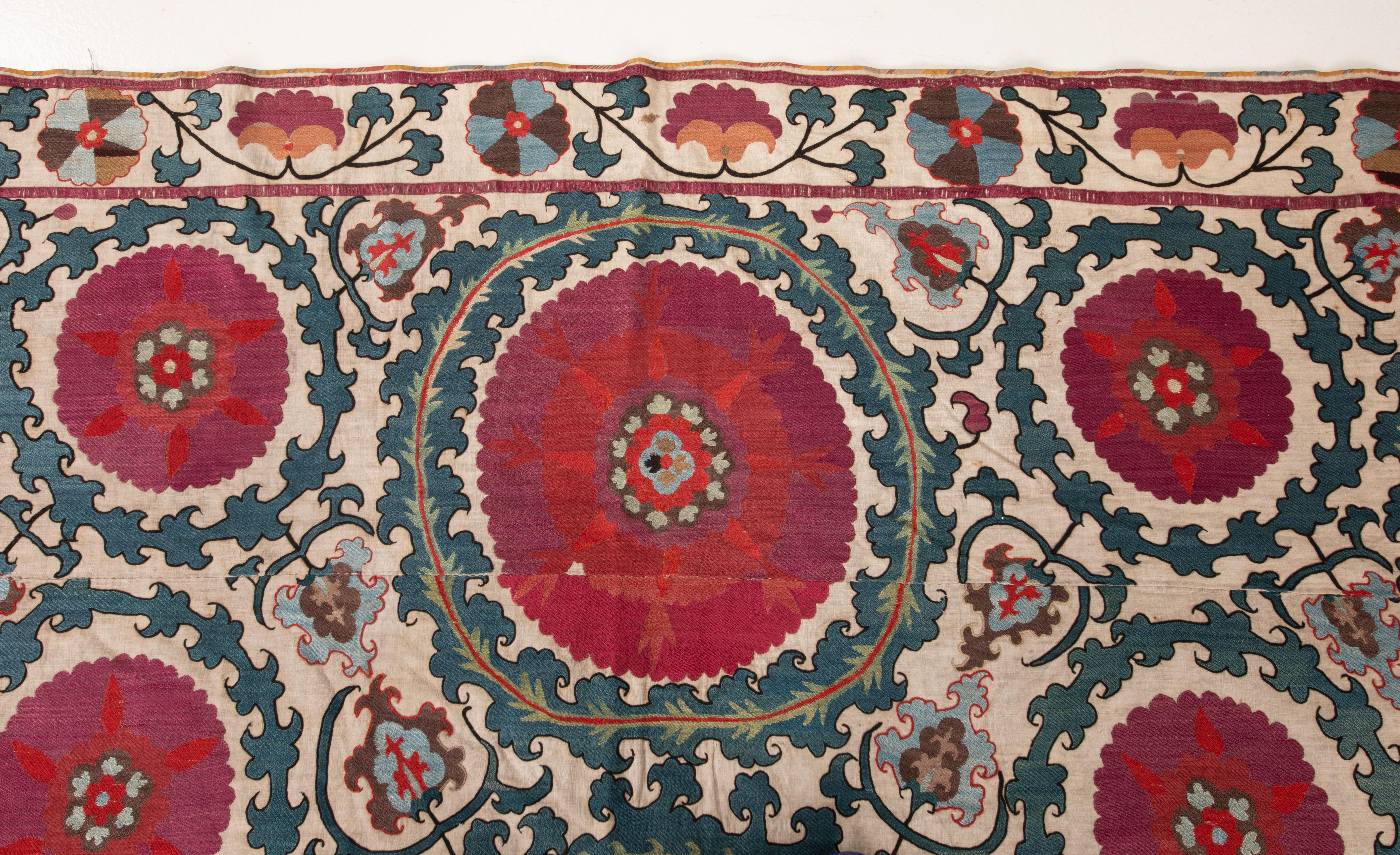 Antique Suzani from Samarkand, Uzbekistan, 19th C. For Sale 4