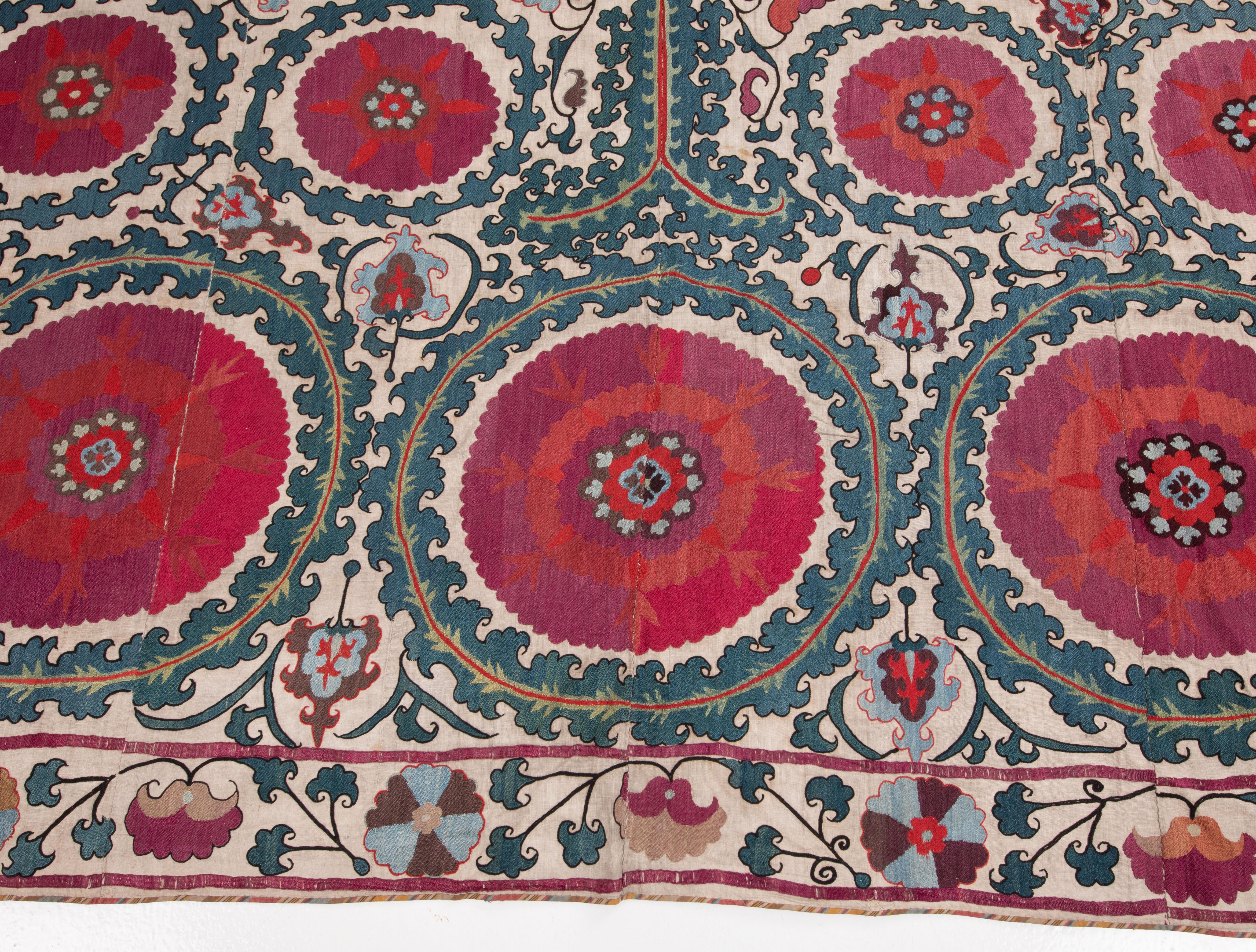 Cotone Antico Suzani di Samarcanda, Uzbekistan, XIX secolo. in vendita
