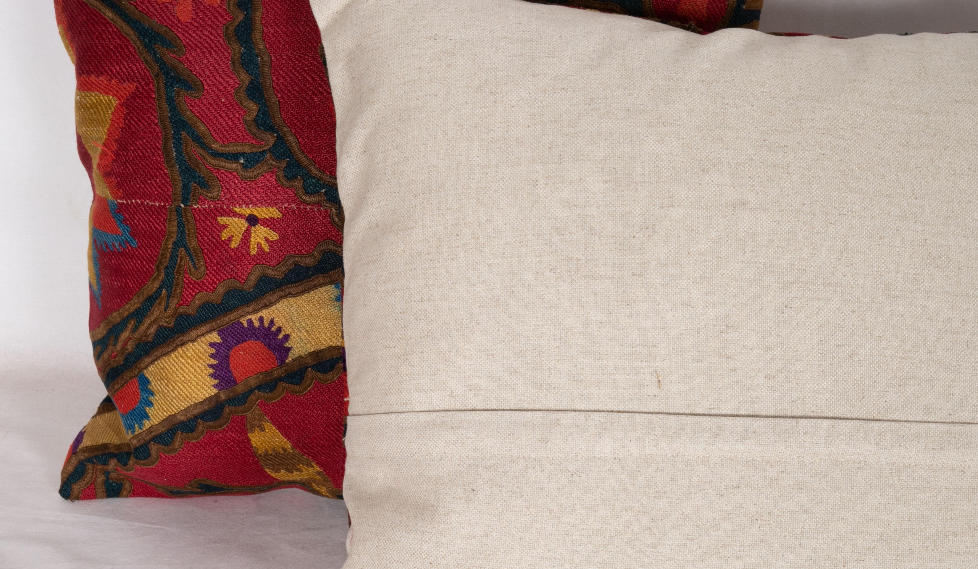 Brodé Étui d'oreiller Suzani ancien façonné à partir d'une Suzani de Pishkent (Pologne) de la fin du XIXe siècle en vente