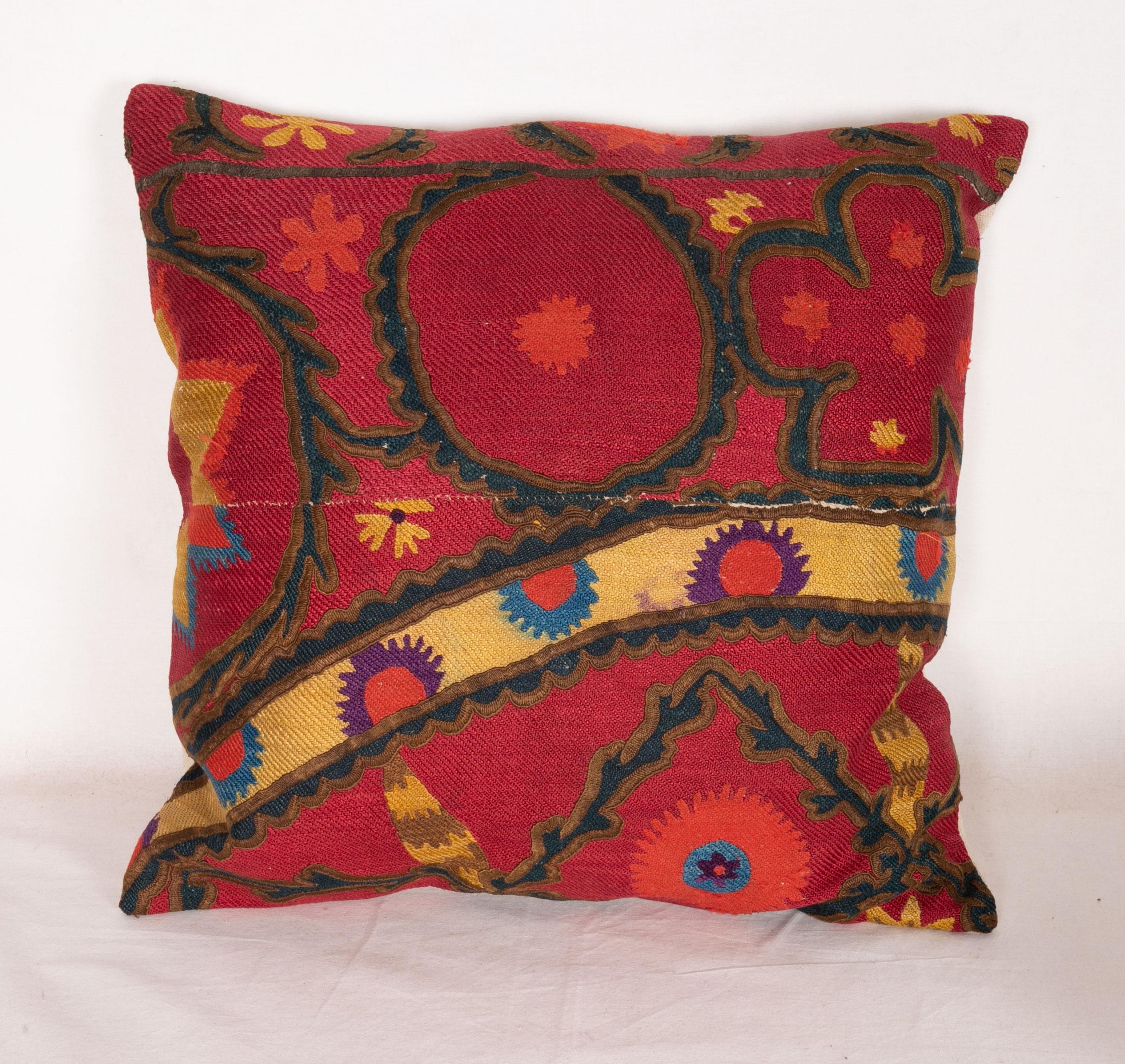 Antique Suzani Pillow Case Fashioned from a Late 19th Century Pishkent Suzani In Good Condition For Sale In Istanbul, TR