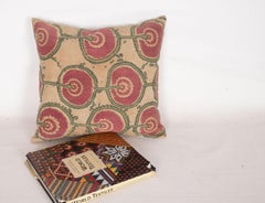 Antica federa Suzani ricavata da un tubo Ura Suzani della metà del XIX secolo