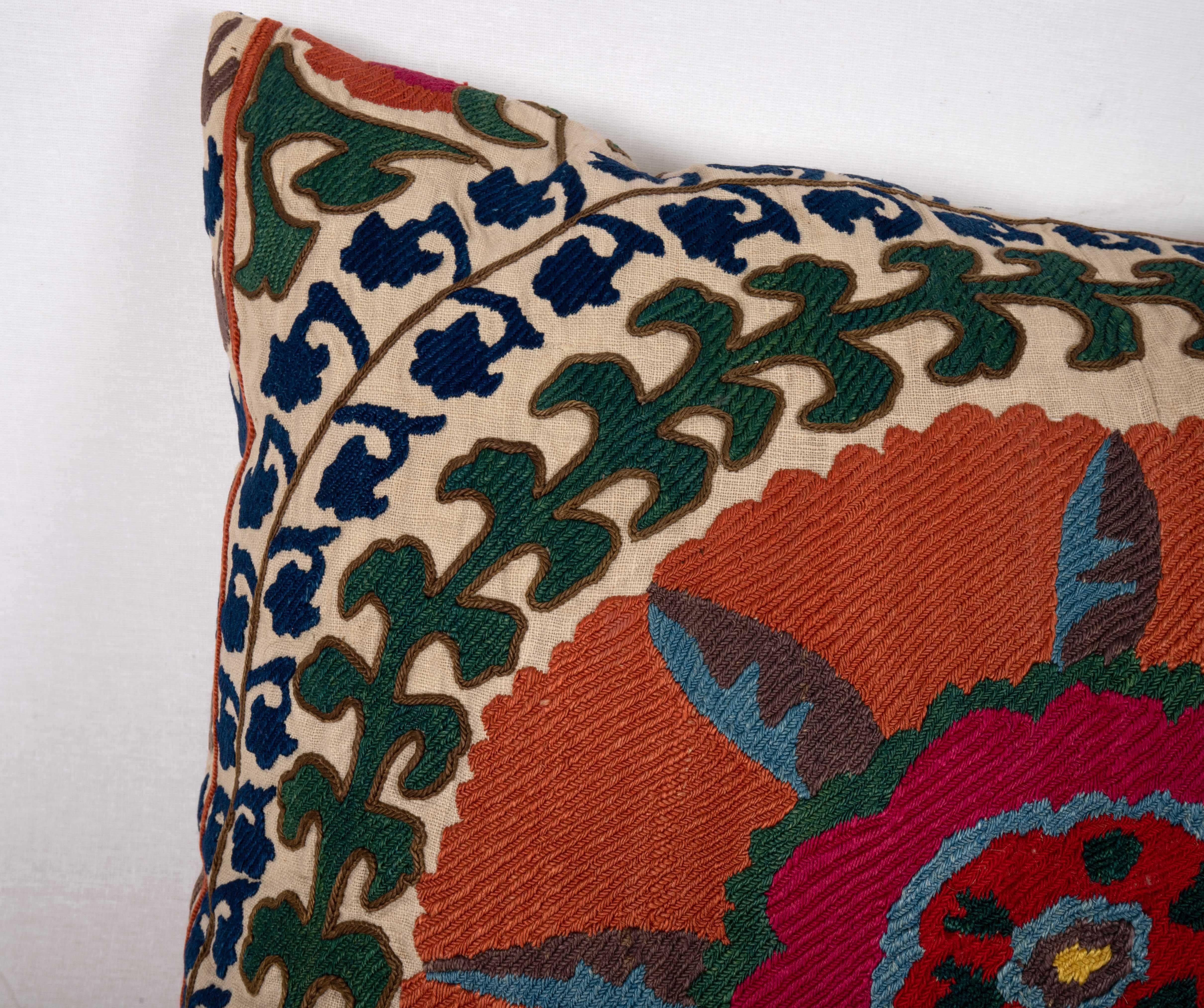 Antique Suzani Pillowcase, 19th C. In Good Condition In Istanbul, TR