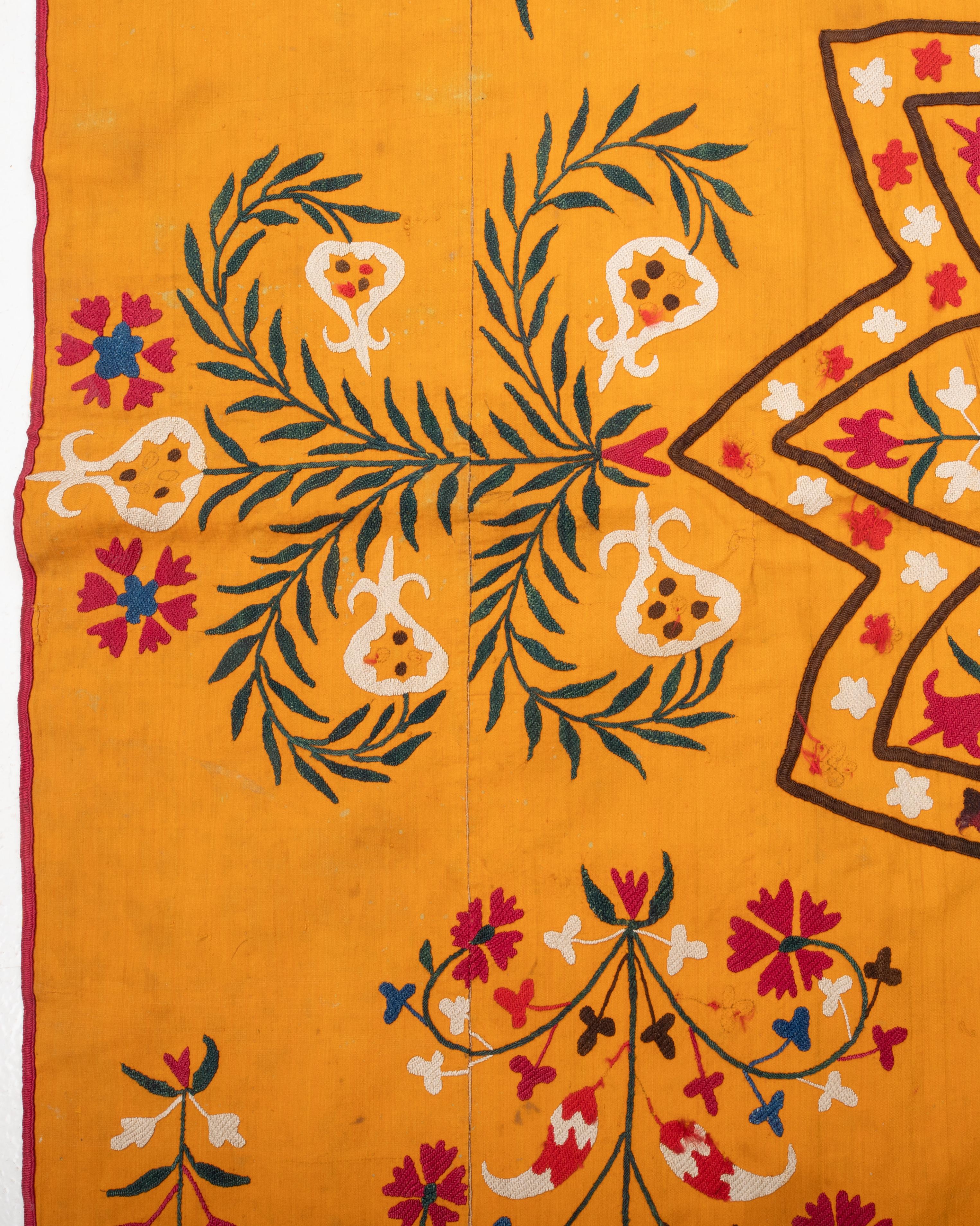 Suzani ancien, Tashkent, Ouzbékistan, années 1900 État moyen - En vente à Istanbul, TR