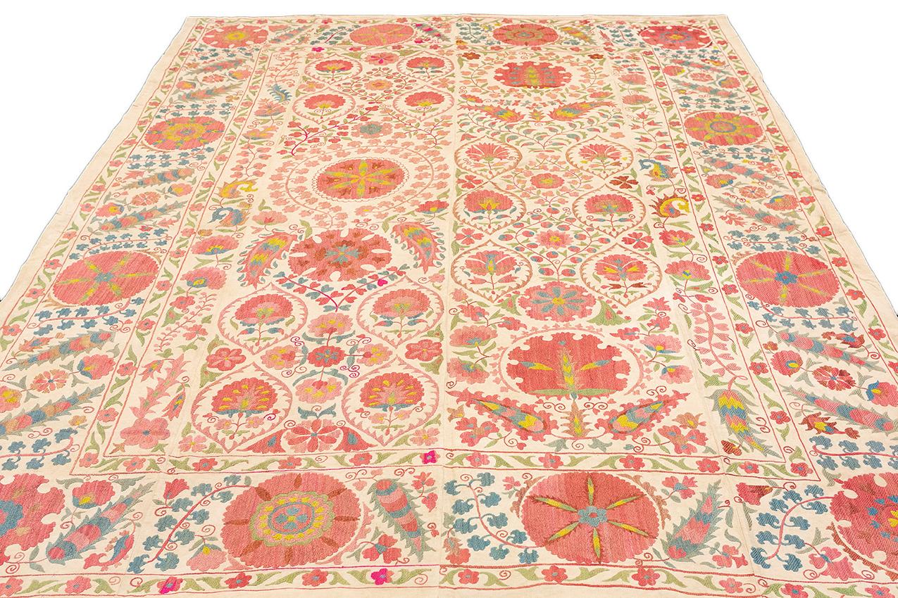 Antique Suzani Textile Silk Uzbek In Good Condition For Sale In Ferrara, IT