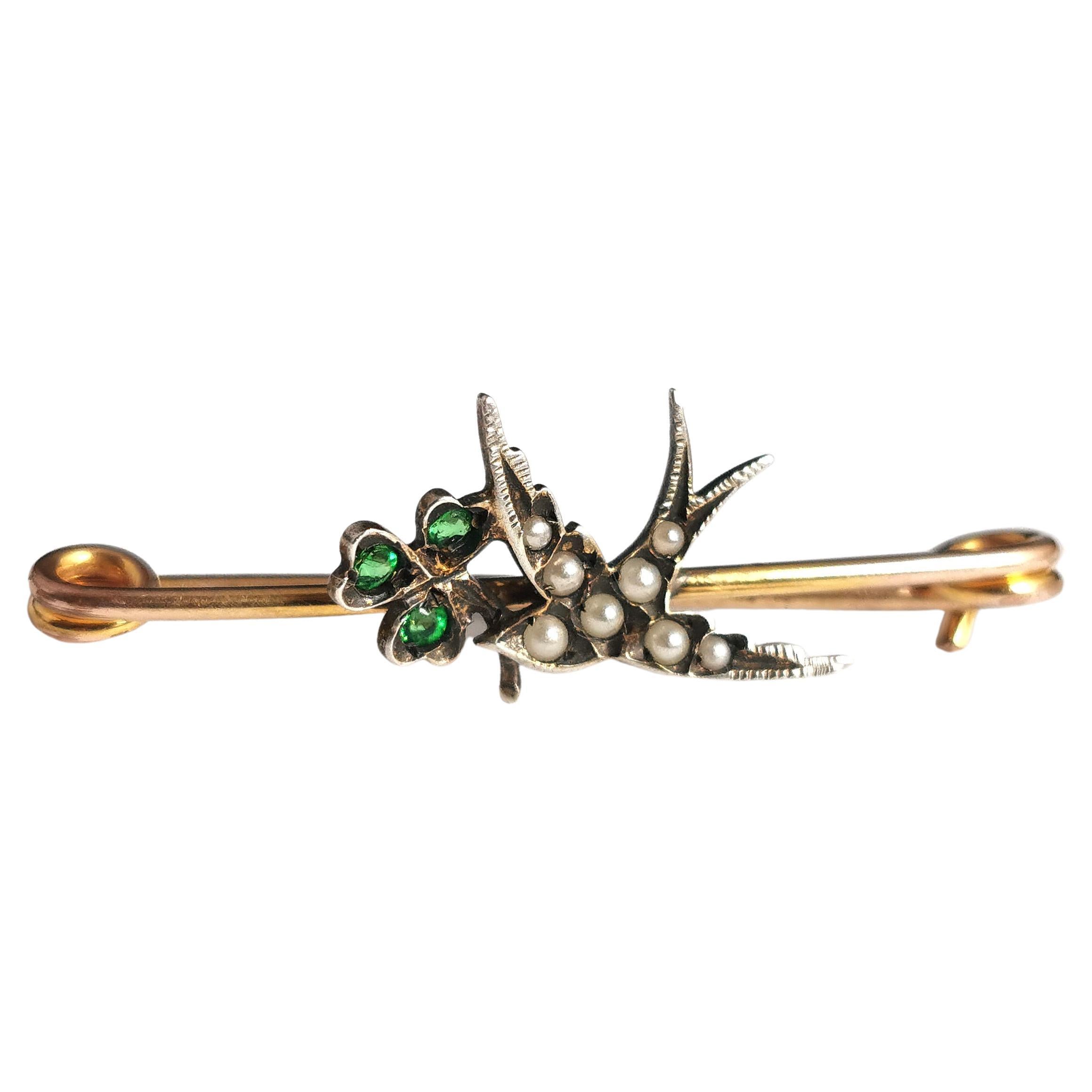 Bee brooch green enamel diamante Scottish style kilt dangle pin in gift box 