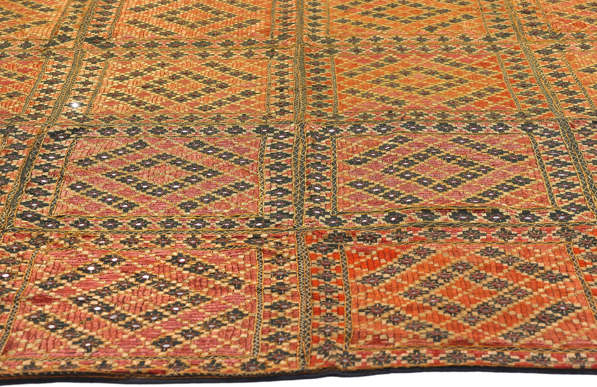 Antikes Swat Valley Shishedar Phulkari-Seidentextil-Textil mit modernem Stil (Pakistanisch) im Angebot