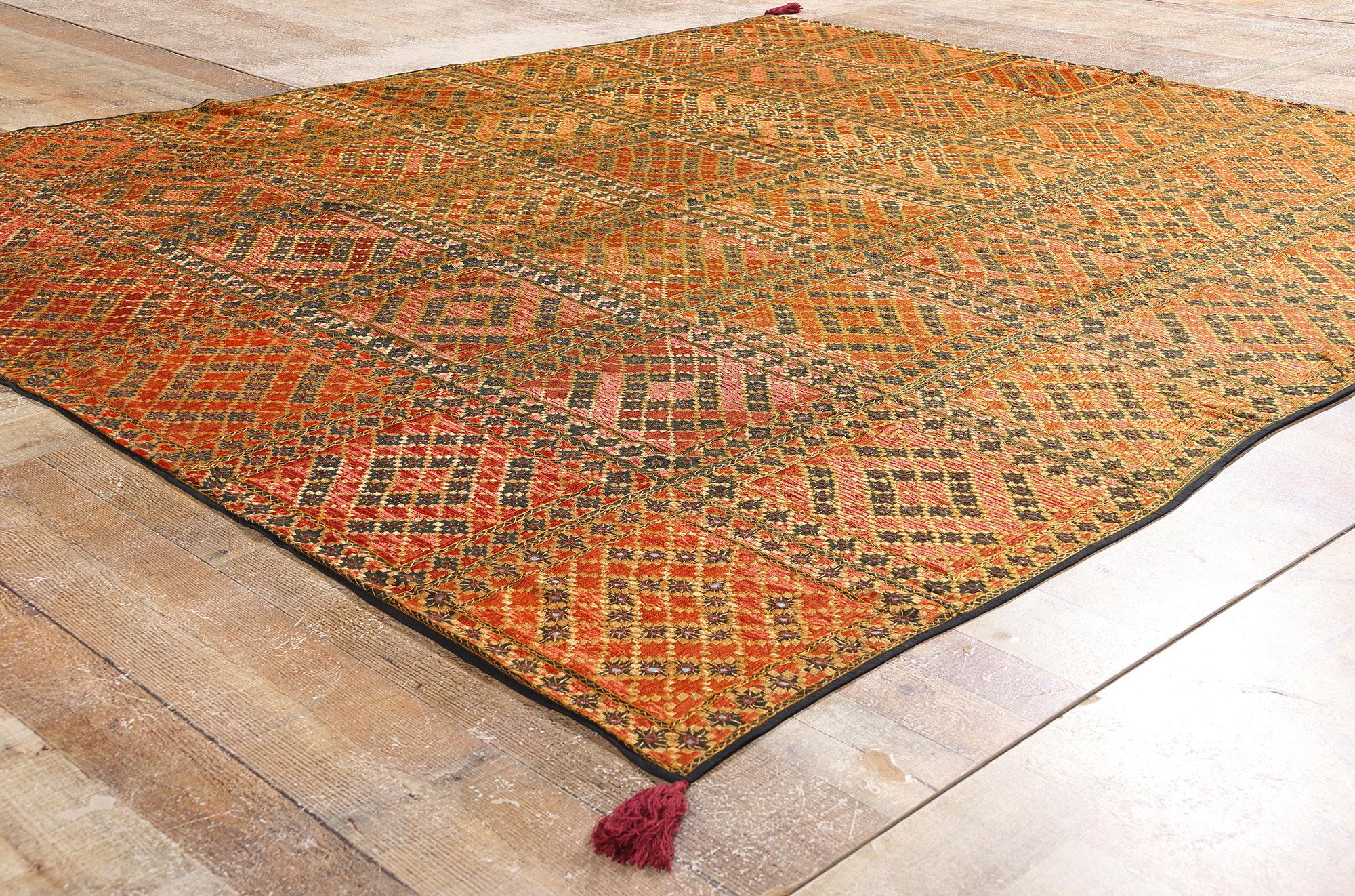 Antikes Swat Valley Shishedar Phulkari-Seidentextil-Textil mit modernem Stil (Baumwolle) im Angebot