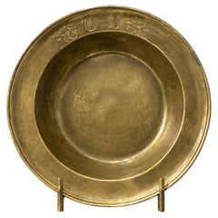 Antike schwedische Schale aus massiver Bronze des 18. Jahrhunderts mit eingravierten Initialen