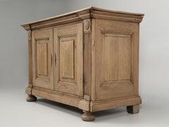 Buffet suédois ancien à 2 portes en chêne naturel lavé non restauré, de qualité structurée