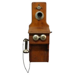 Modello da parete antico in rovere con schienale a violino della Swedish American Telephone Co., con manovella, 1900 circa