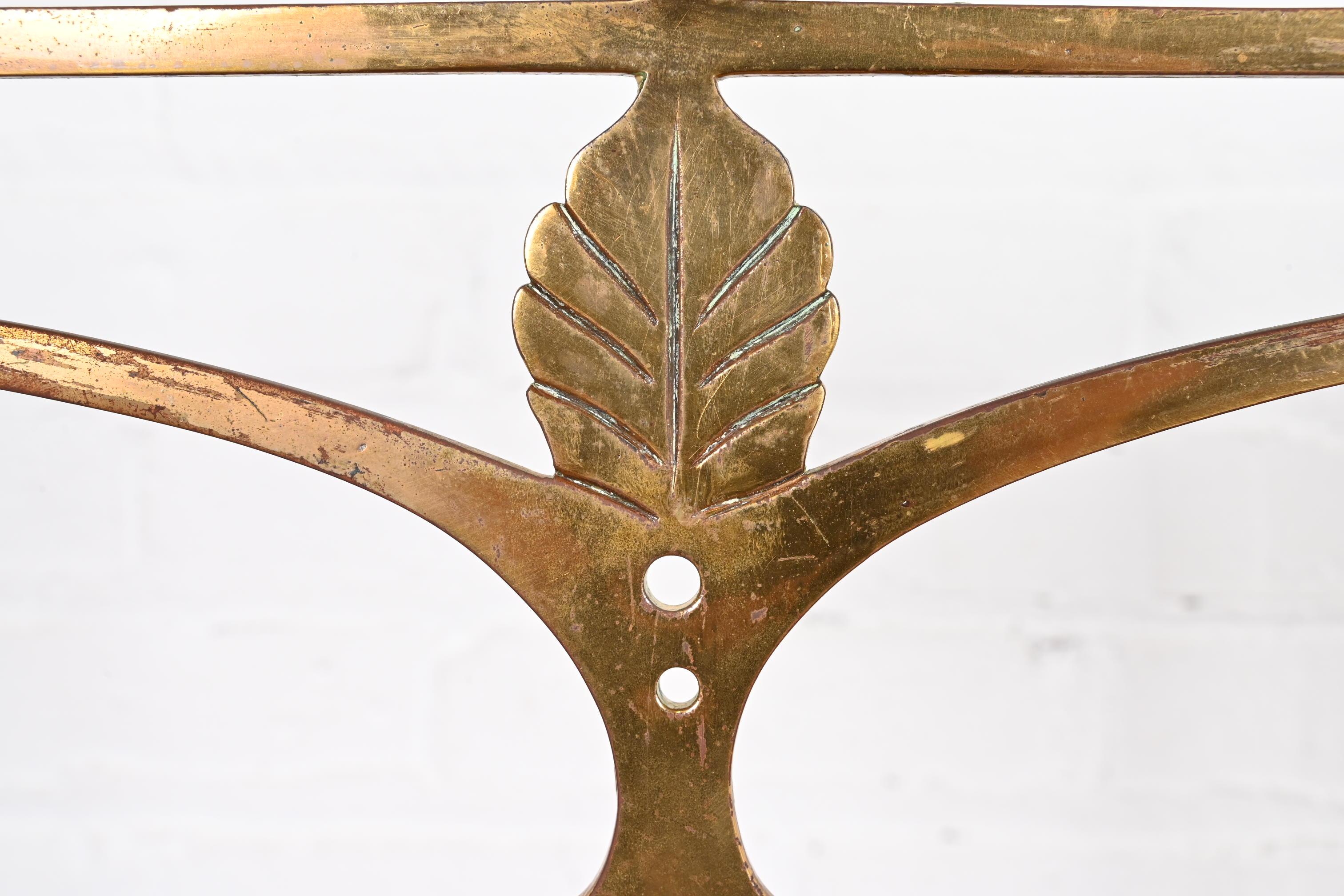 XX secolo Antico candelabro svedese Art Nouveau in ottone e rame a due bracci, coppia in vendita