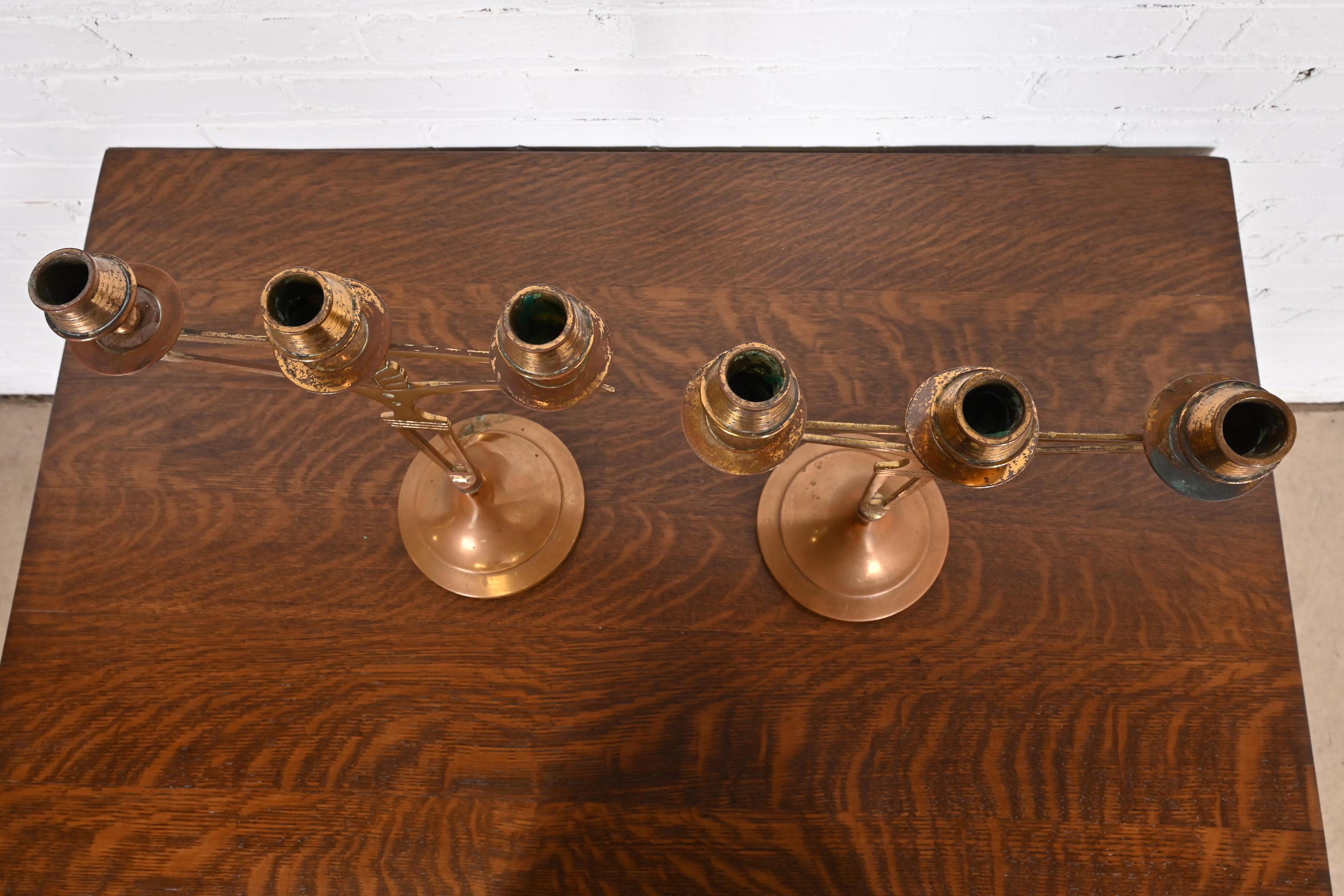 Ottone Antico candelabro svedese Art Nouveau in ottone e rame a due bracci, coppia in vendita